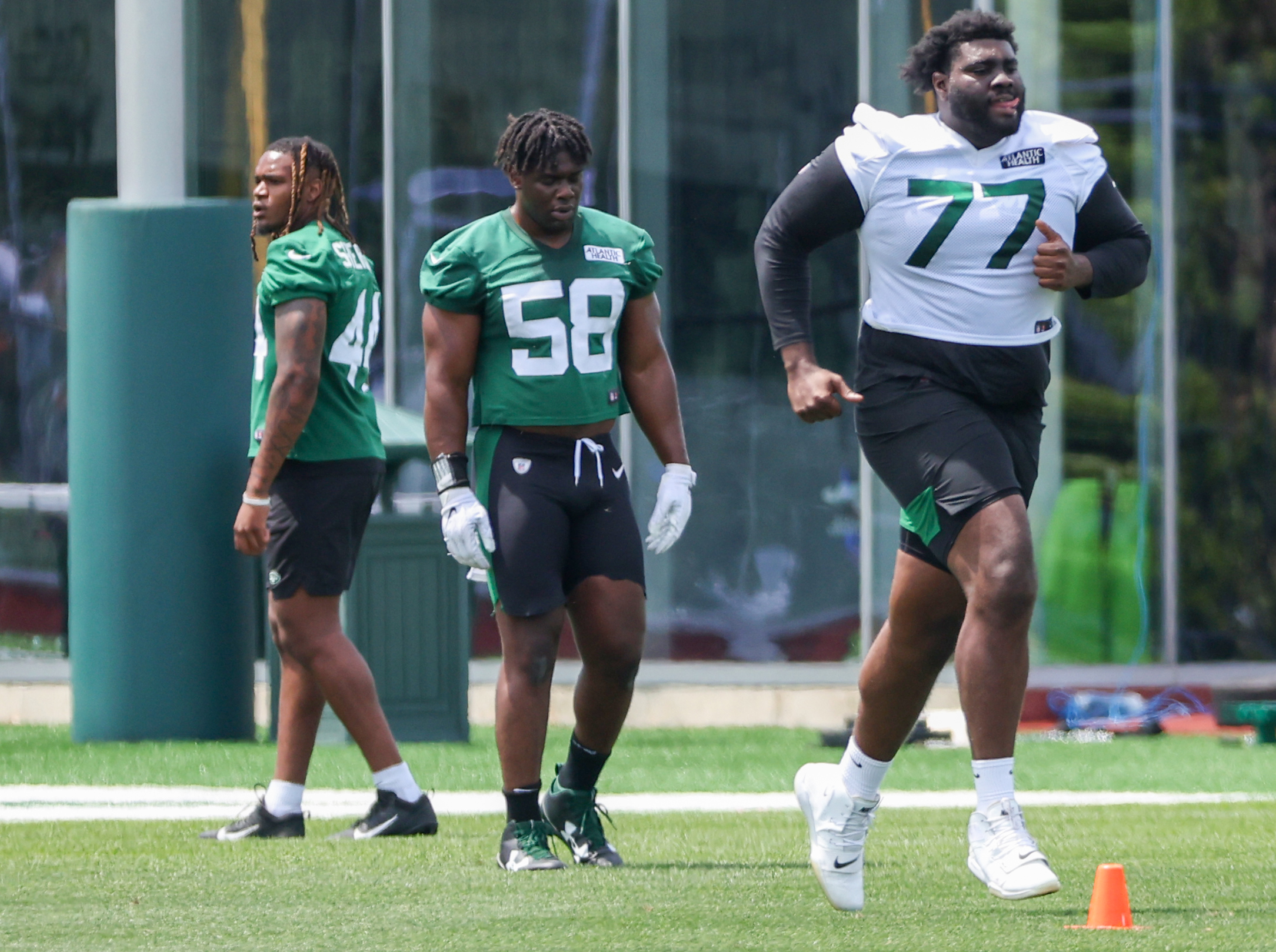 Jets OL Mekhi Becton sends message to critics with shirt