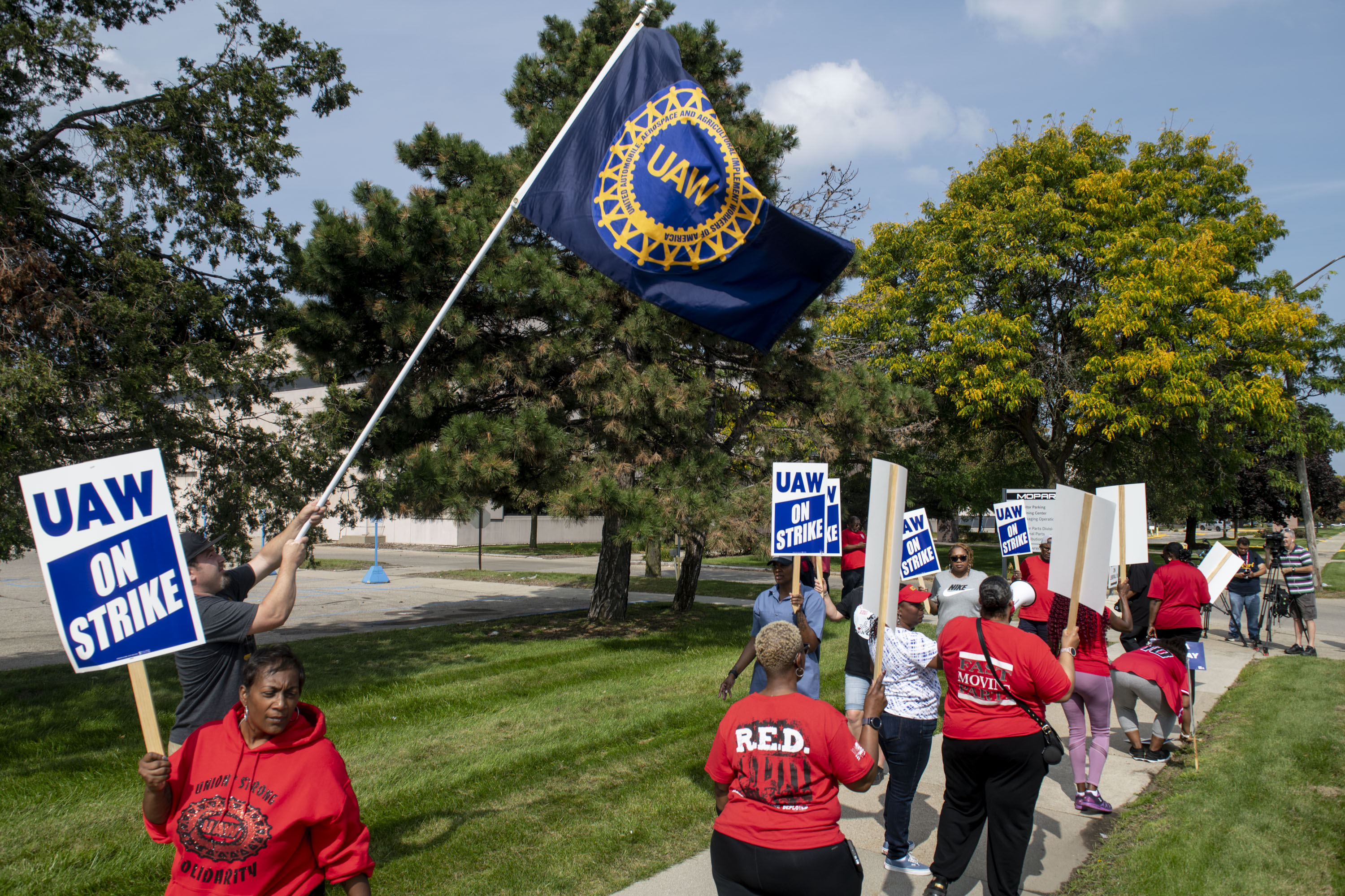 UAW calls more strikes at plants across Michigan - mlive.com