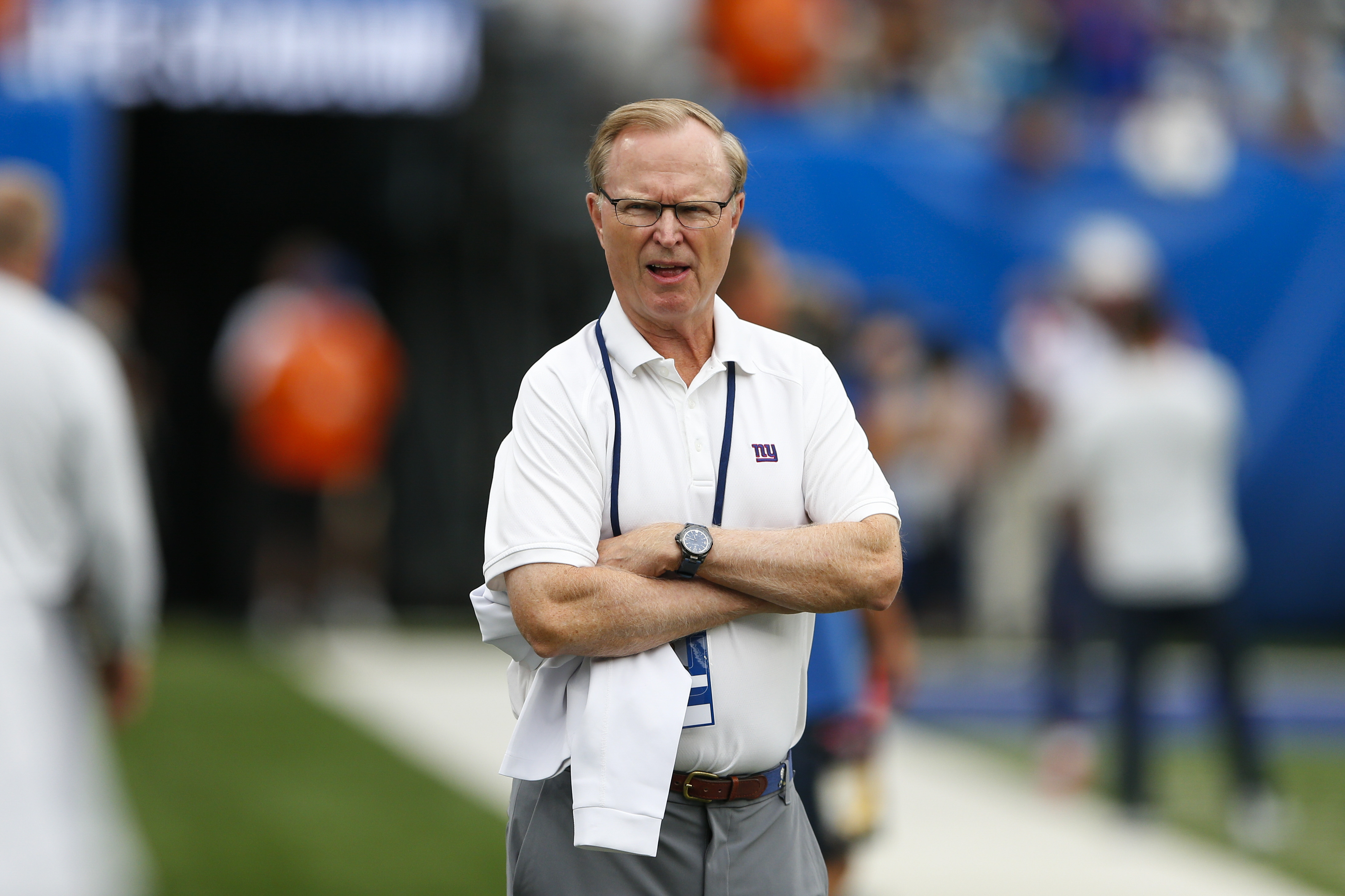 Eli Manning, John Mara and Dave Gettleman face the fans at Giants