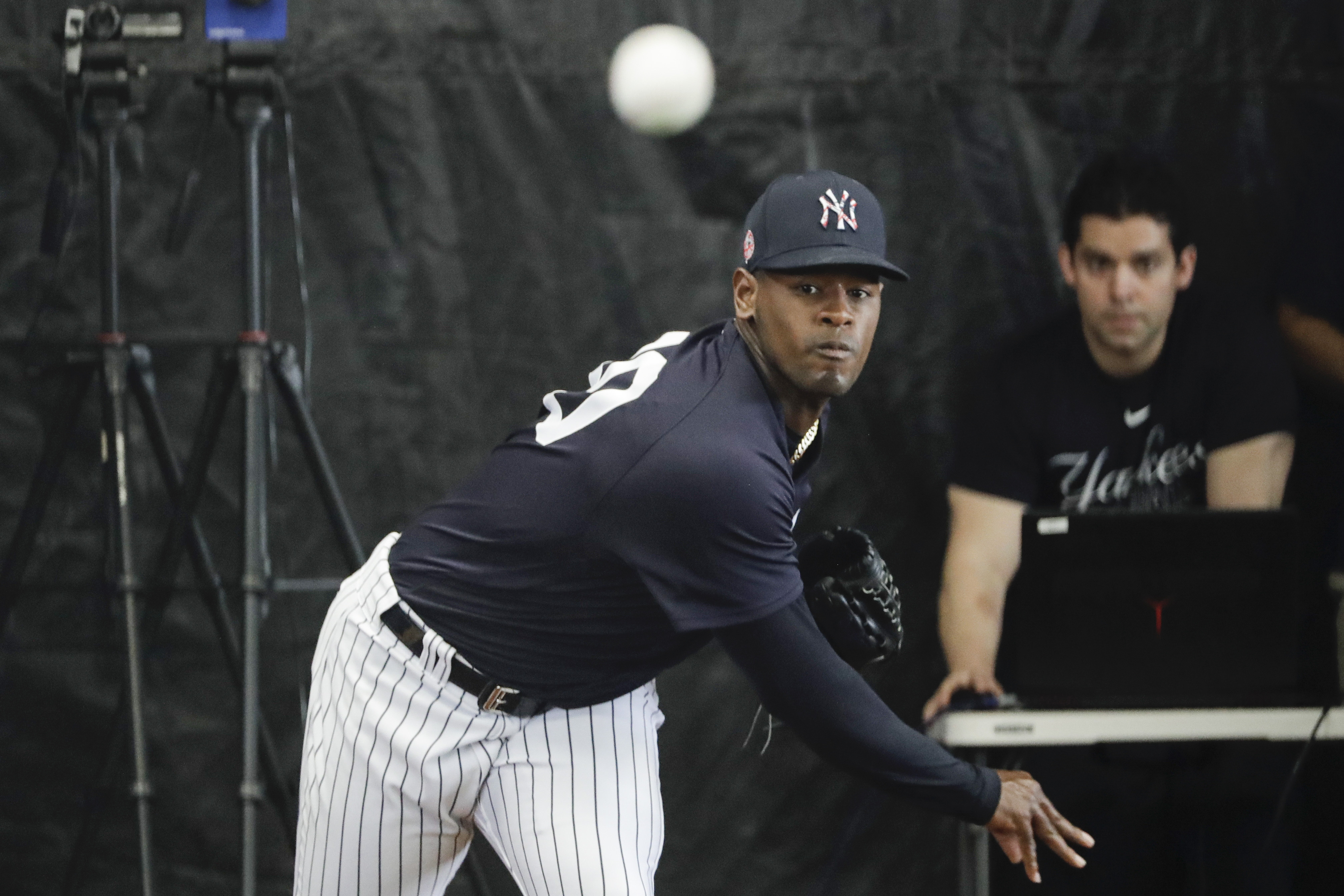 Yankees' Gio Urshela has elbow surgery to remove bone spur
