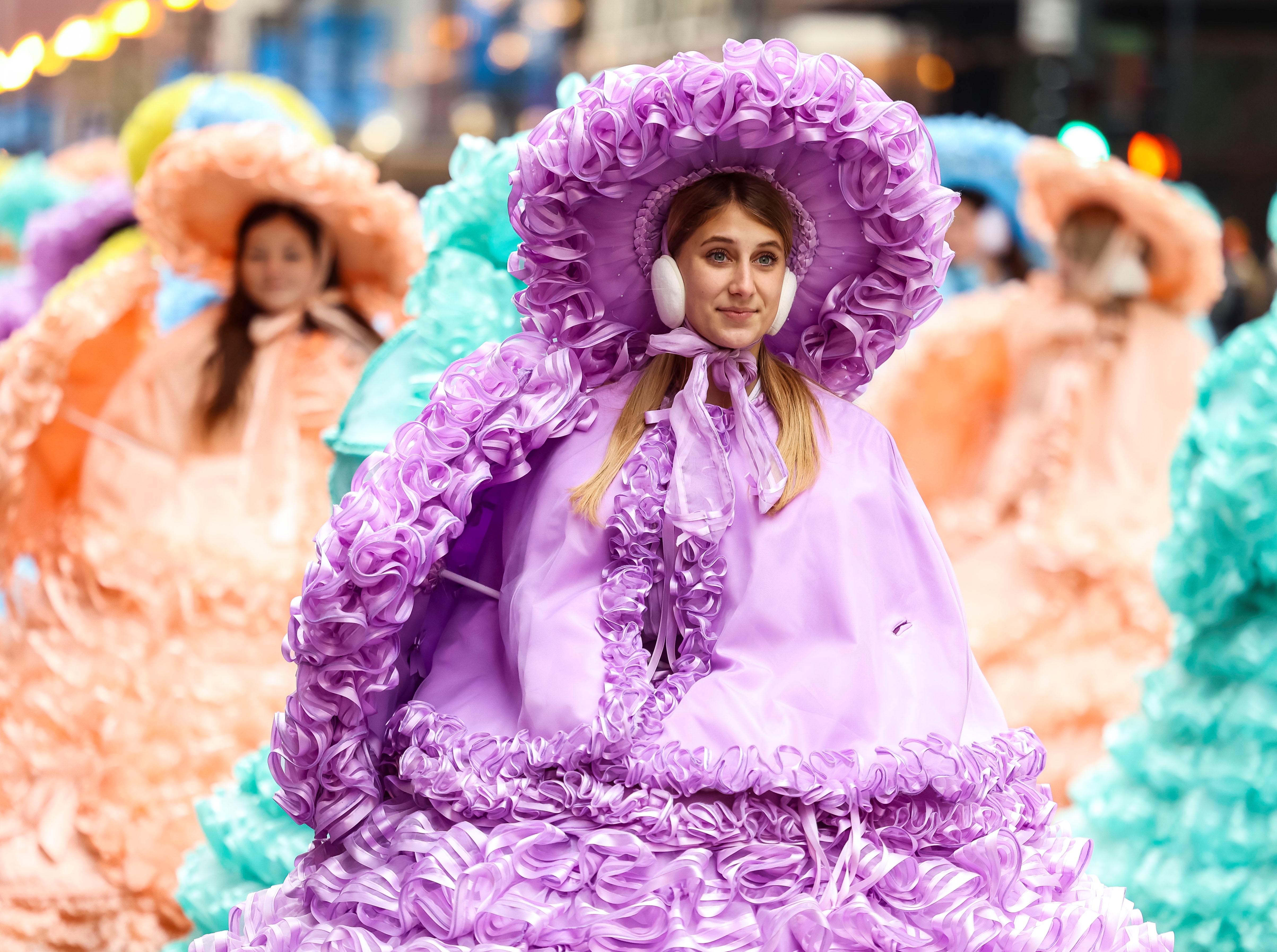 Watch Mobile's Azalea Trail Maids at Chicago's Thanksgiving Day