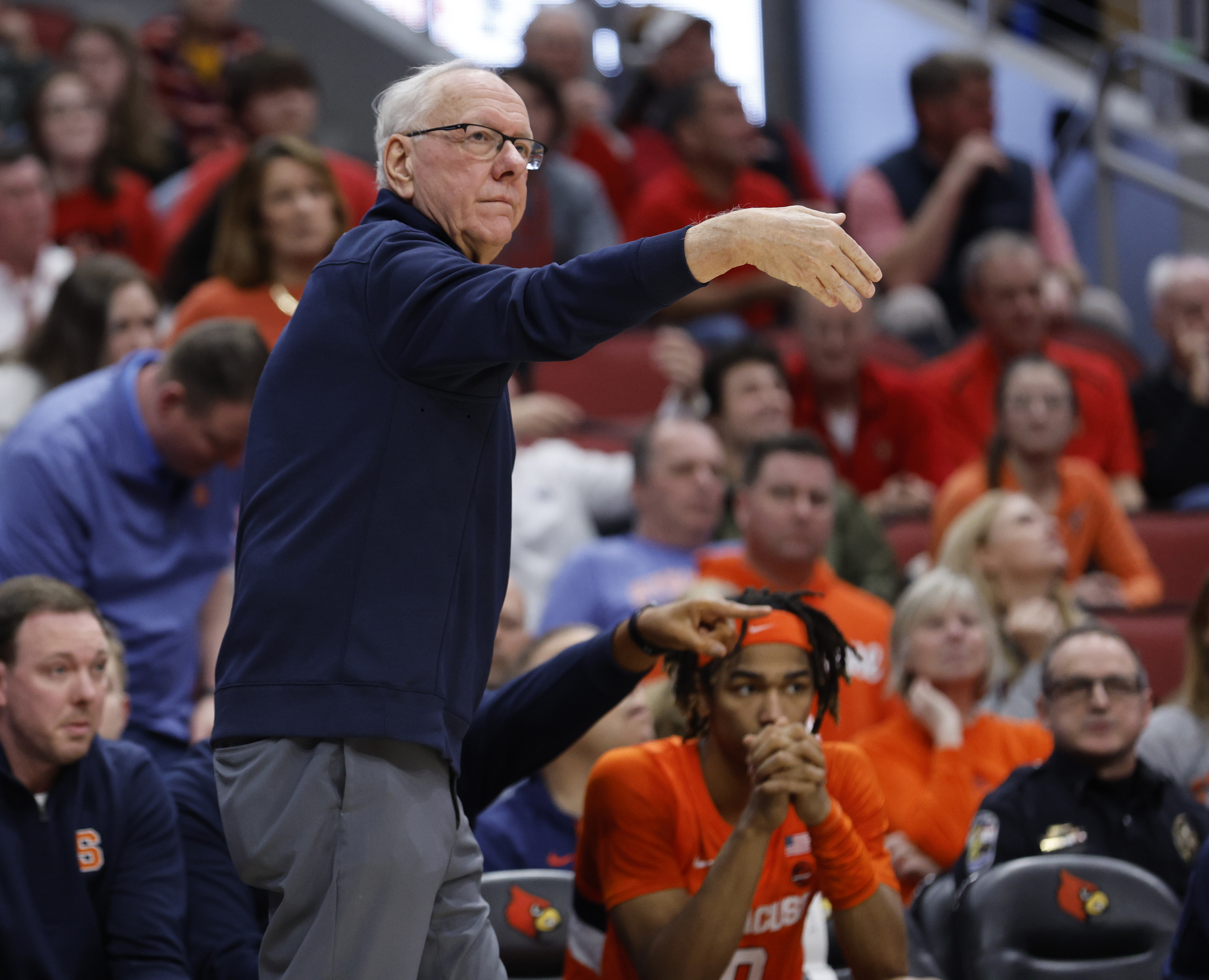 Syracuse survives a frenetic ending at Louisville to escape with