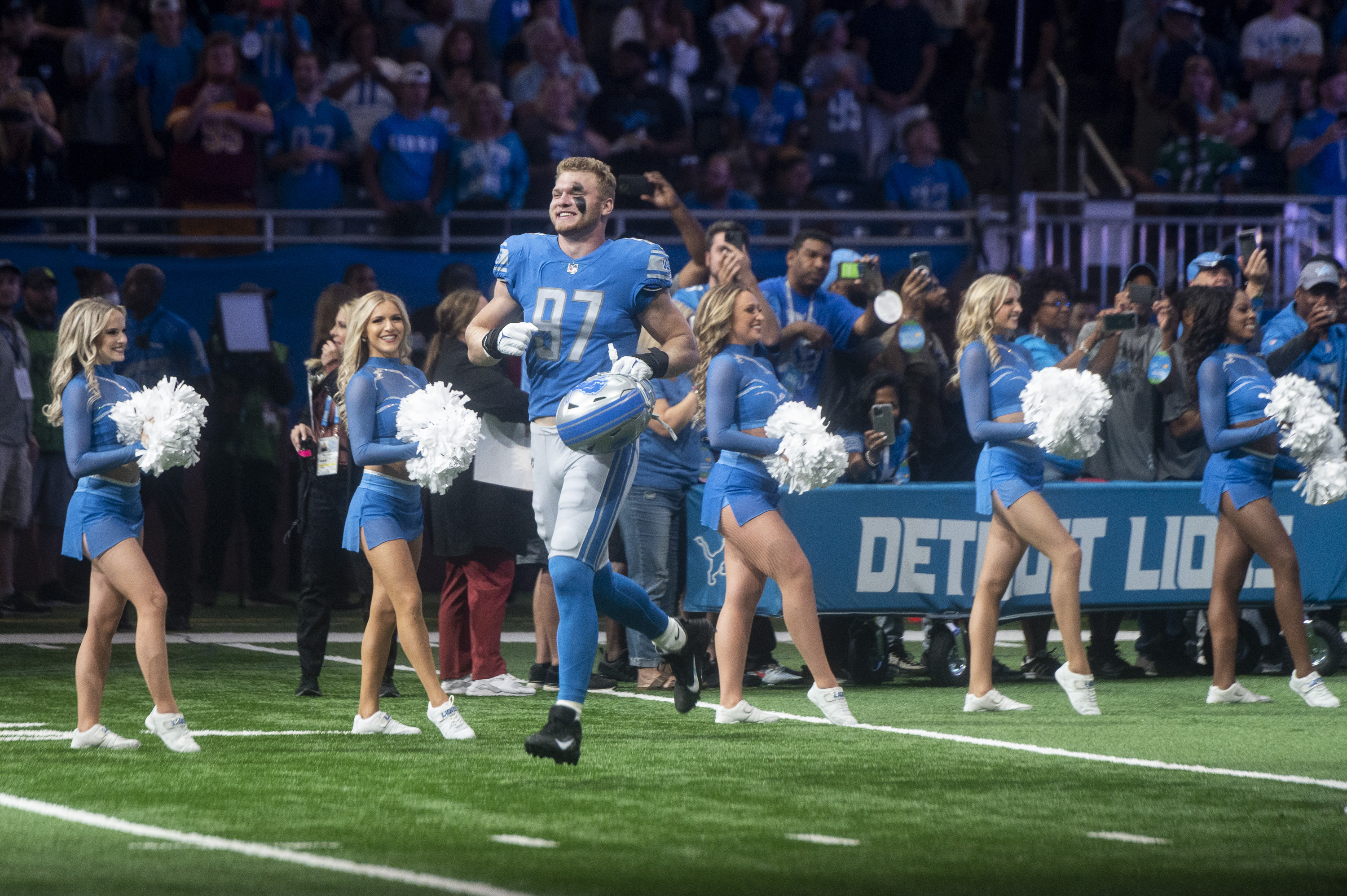 Lions' Aidan Hutchinson (thigh) returns to practice, trending up for  Minnesota - mlive.com
