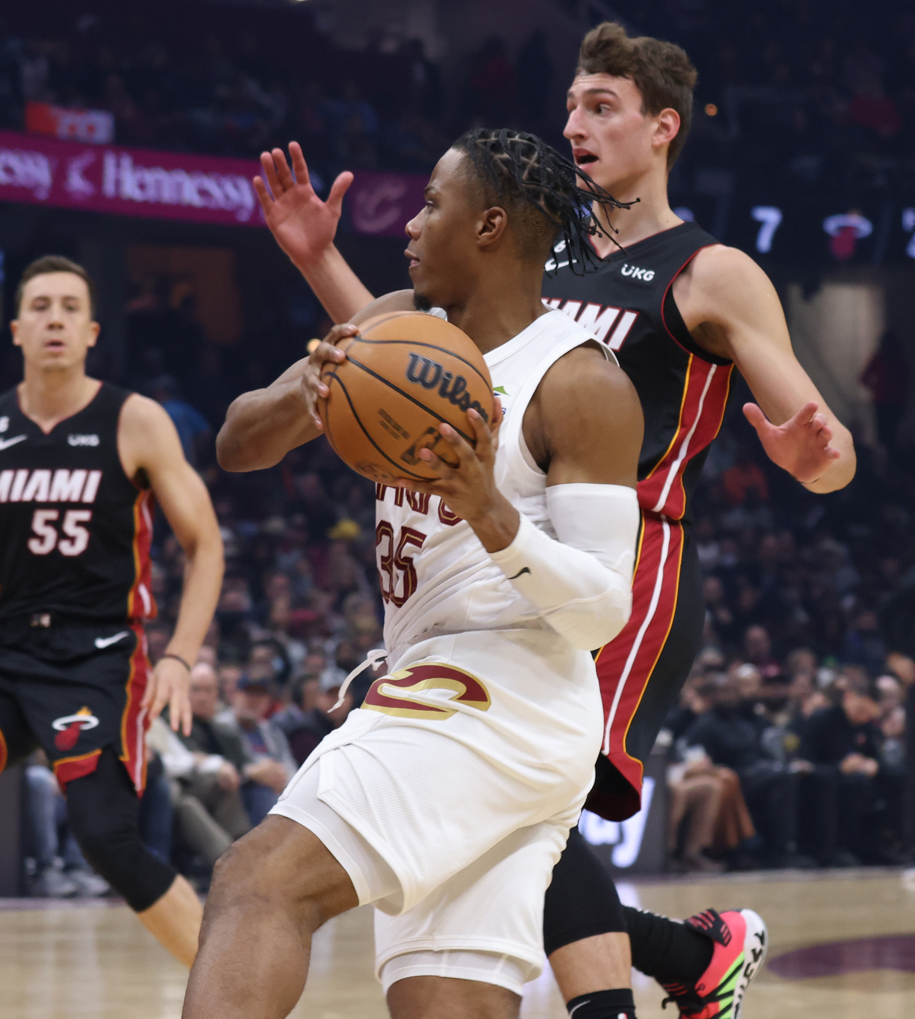Shorthanded Cavaliers lose, 100-88, at Toronto – News-Herald