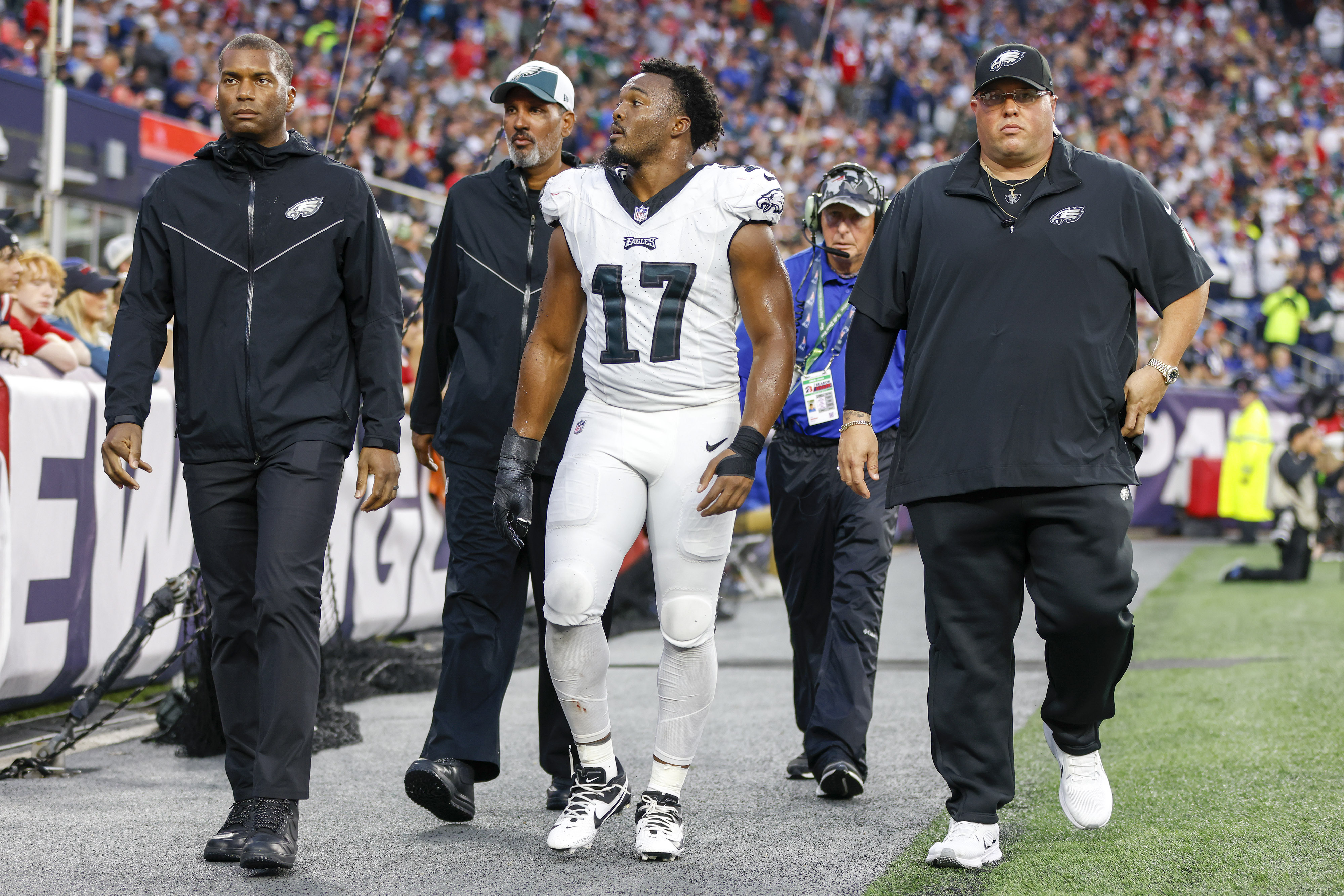 Tennessee Titans LB Zach Cunningham leaves game with injury in return from  IR