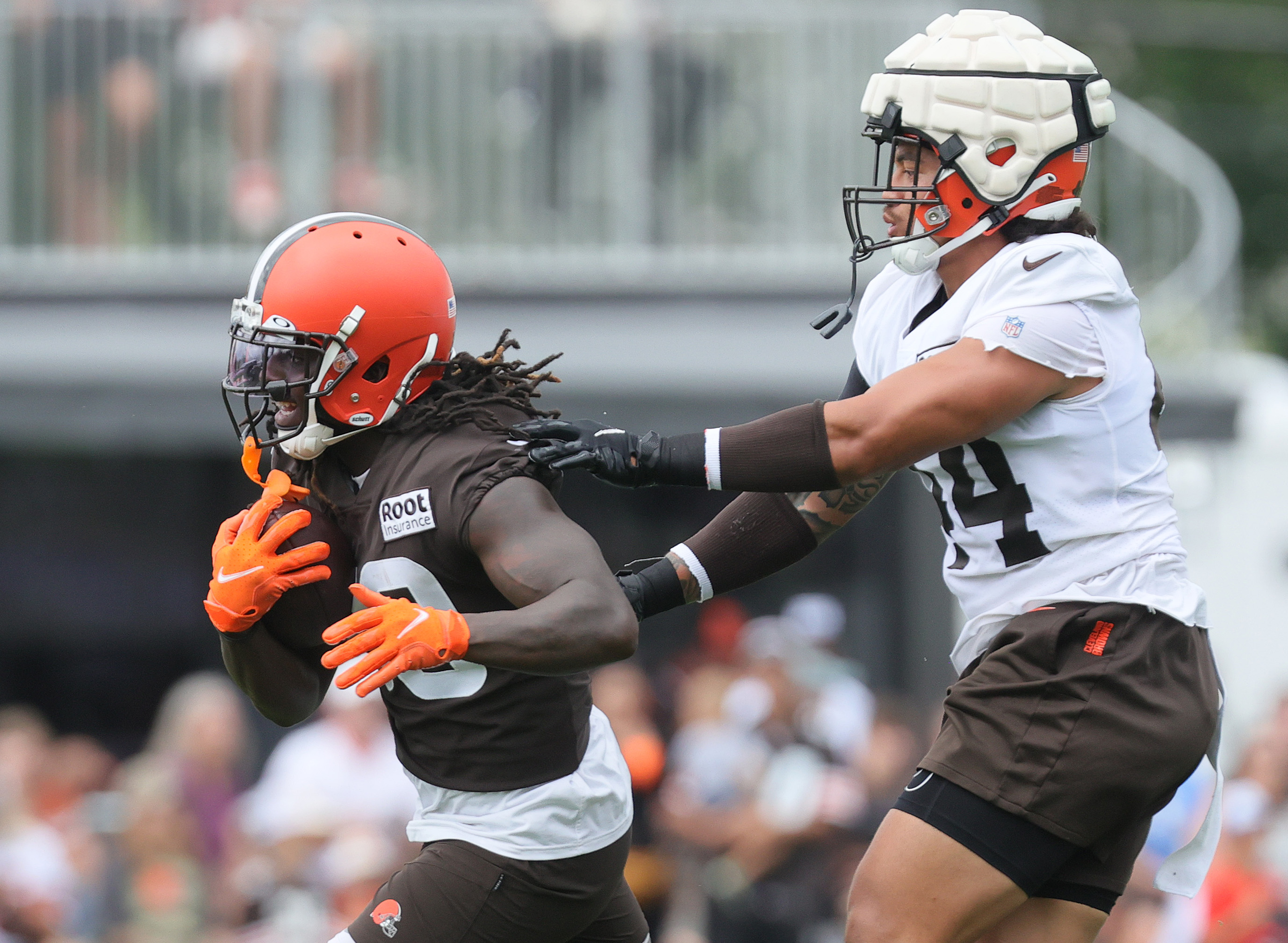 Cleveland Browns linebacker Sione Takitaki participates in drills