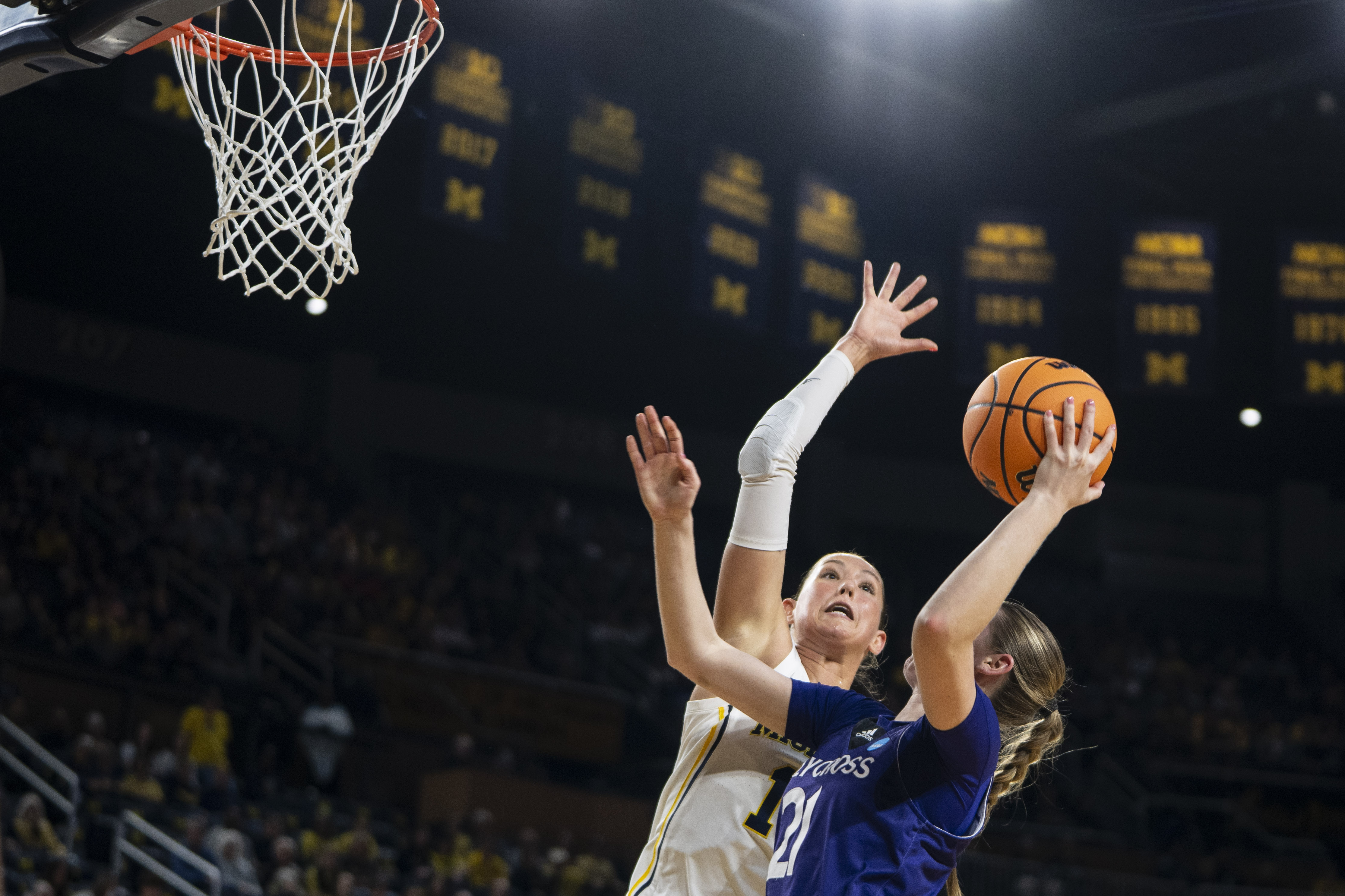 Janie Rounds 2-seed Michigan faces off against 15-seed Holy Cross - mlive.com