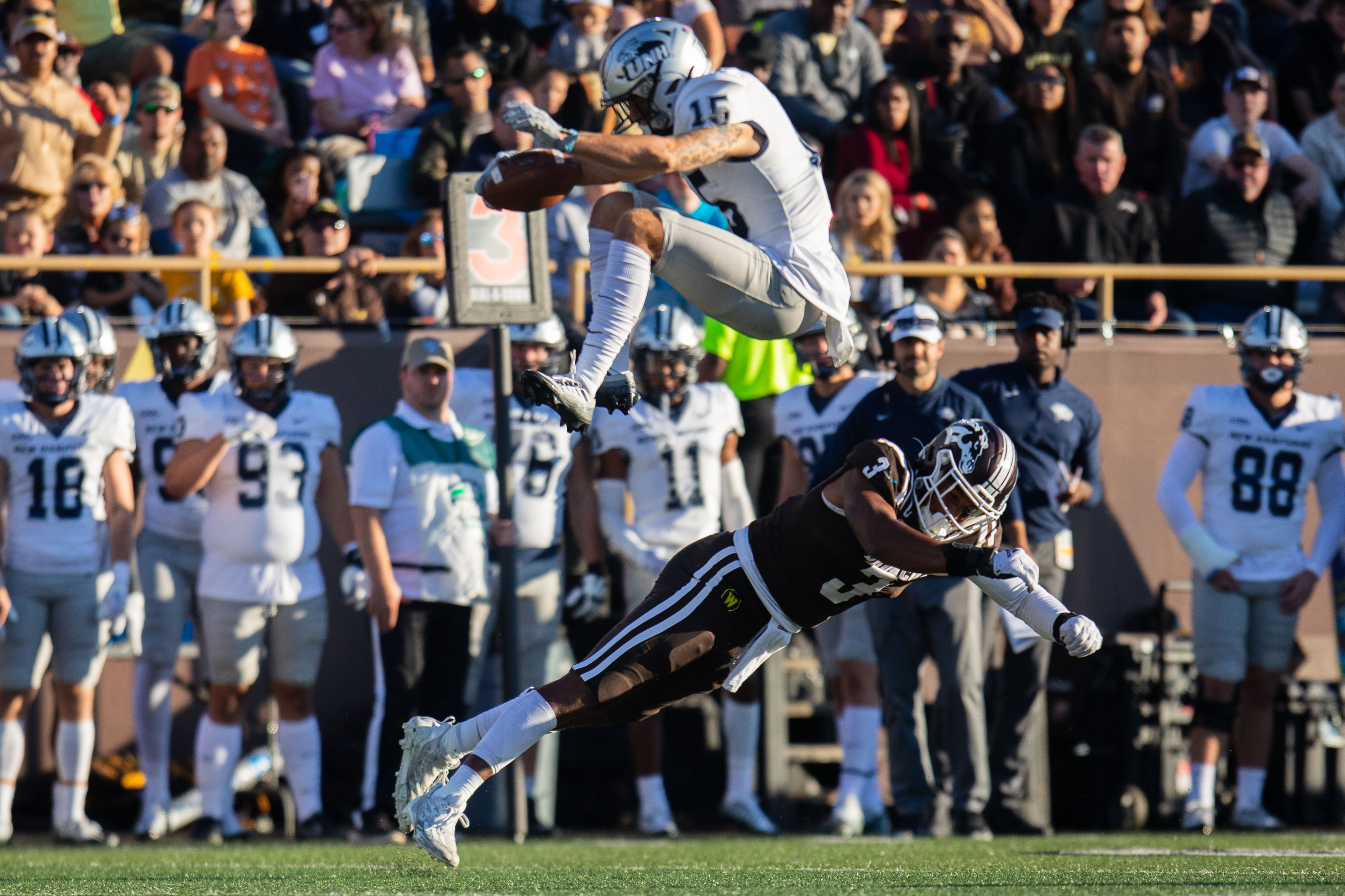 Broncos Welcome New Hampshire for CommUniverCity Night on Saturday -  Western Michigan University Athletics