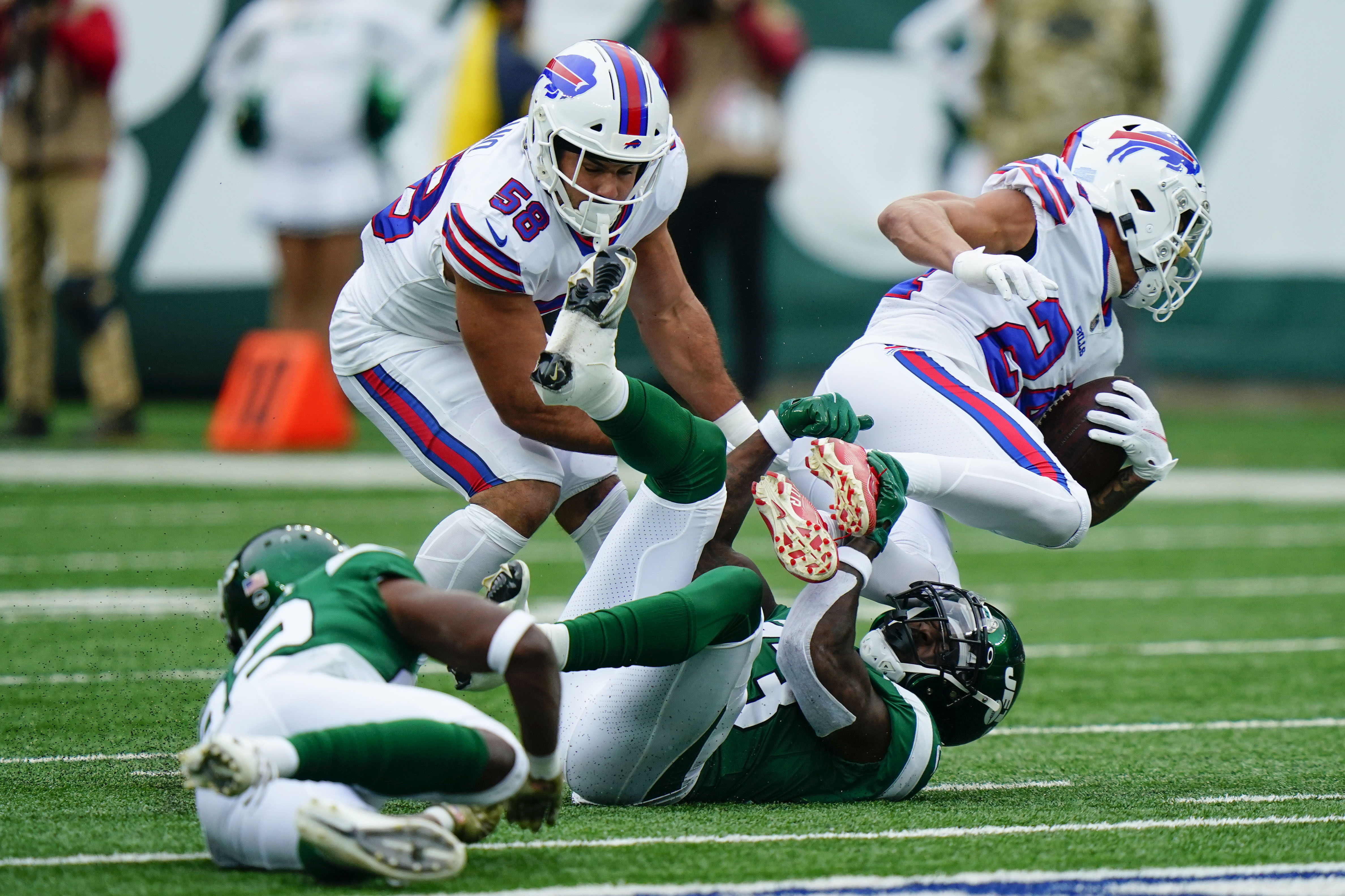 Bills absorb slow start offensively, ride strong defensive effort to wet,  windy win over Jets, Sports