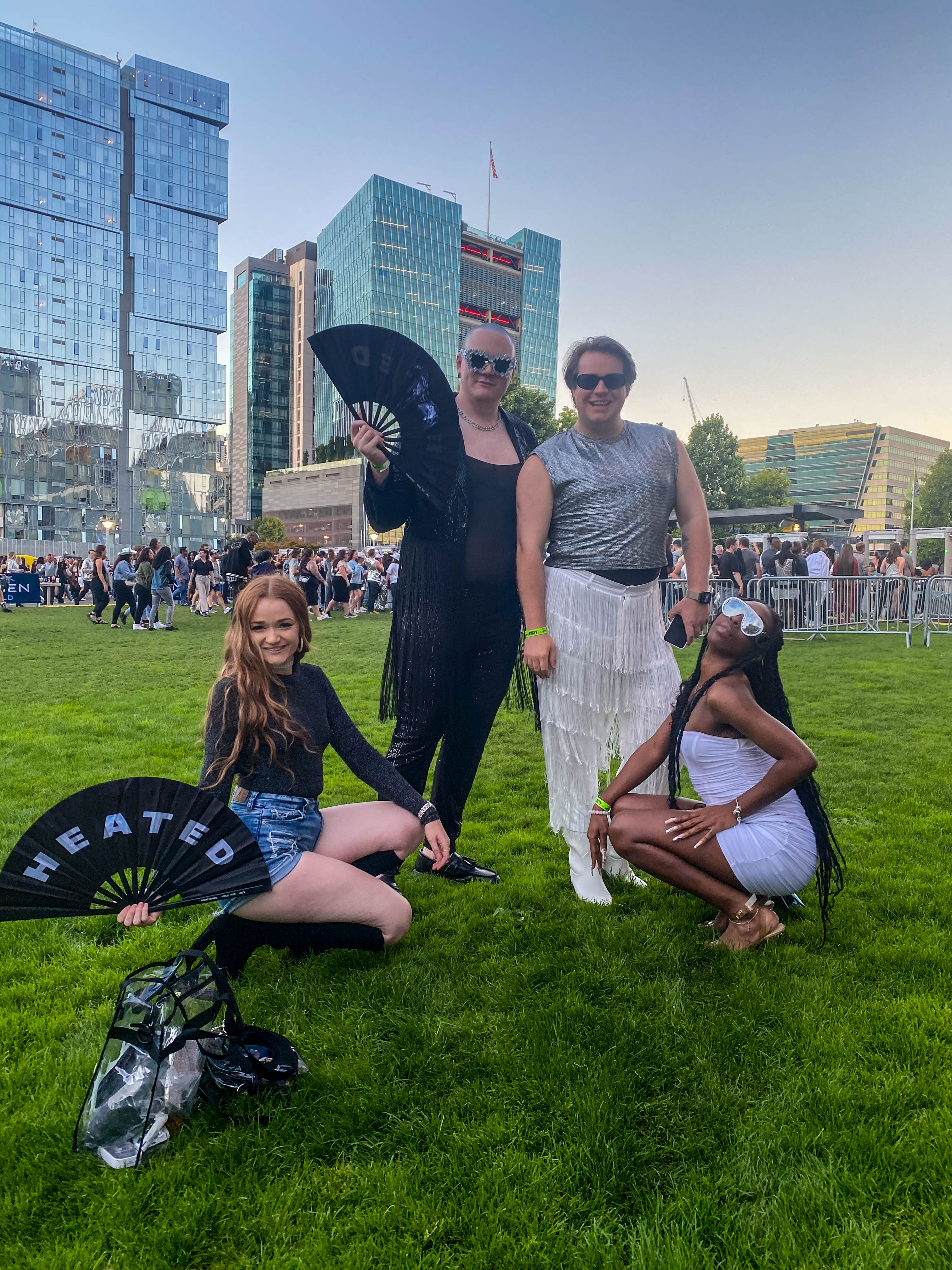 Beyoncé fans strut in silver, rhinestones and cowboy hats at Seattle ...