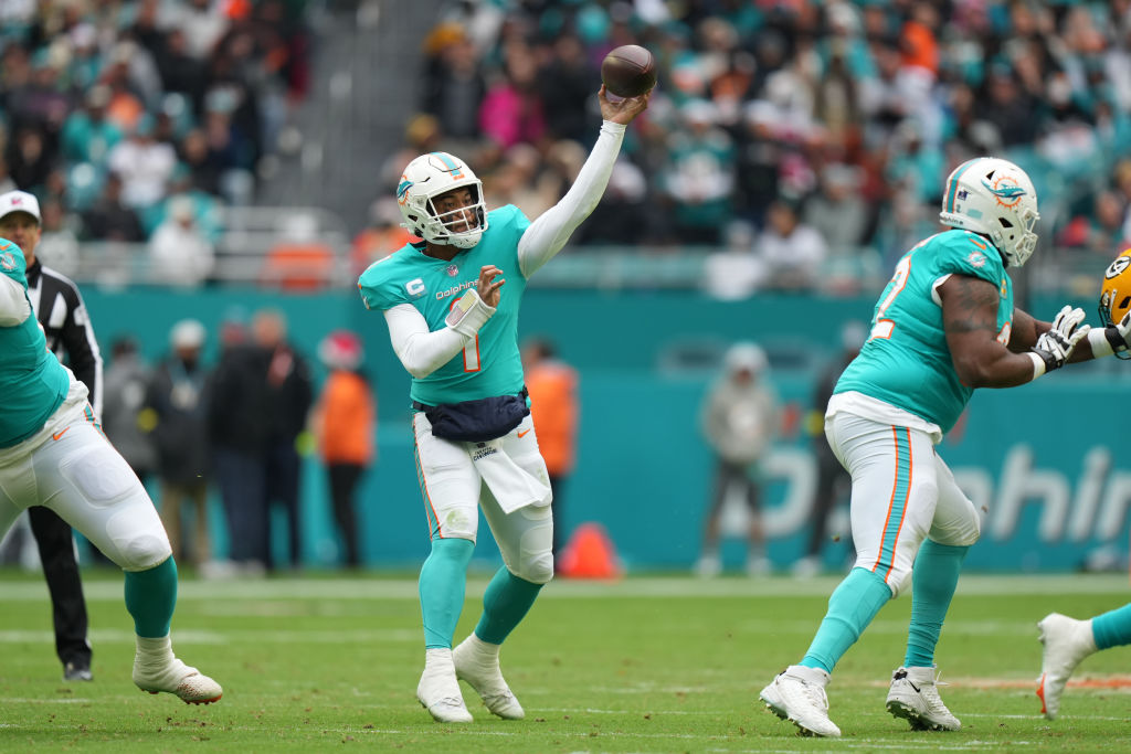 Tua Tagovailoa says Dolphins' loss to Packers 'on me' after three INTs on  Christmas Day