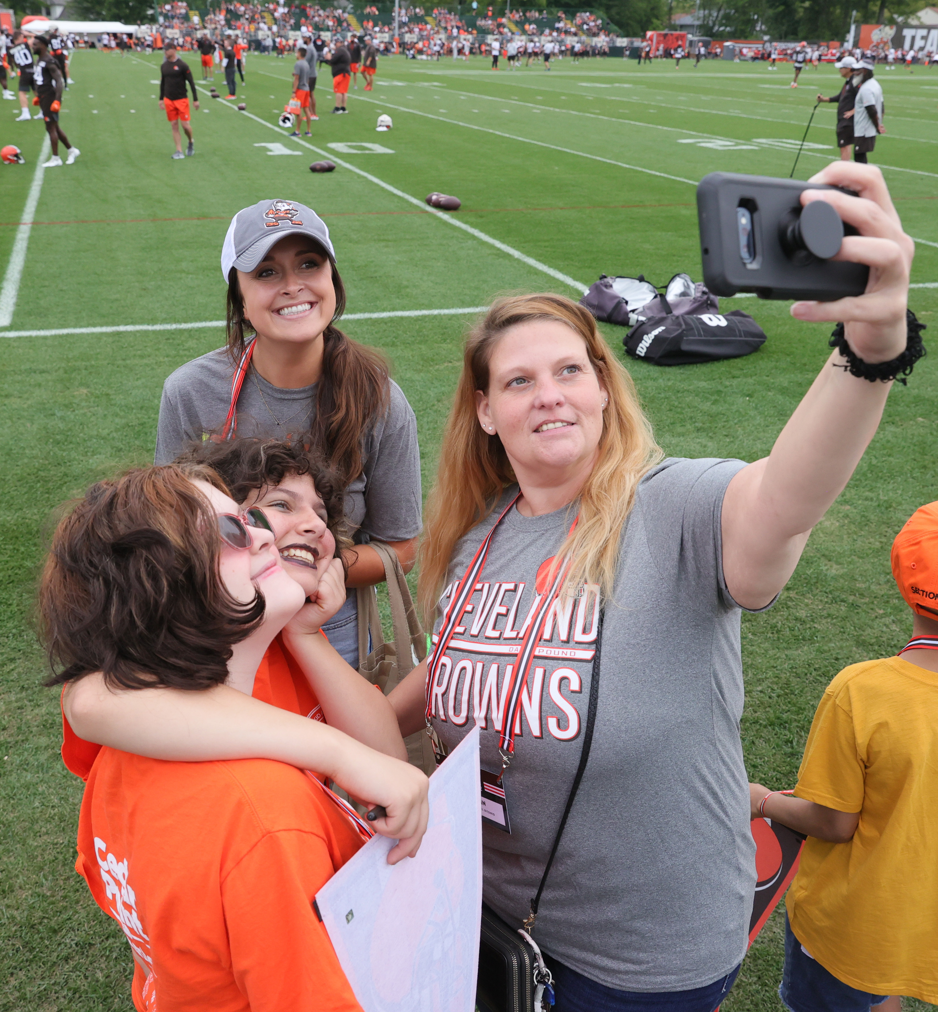 Cleveland Browns Joel Bitonio thrilled SoCal family will see milestone