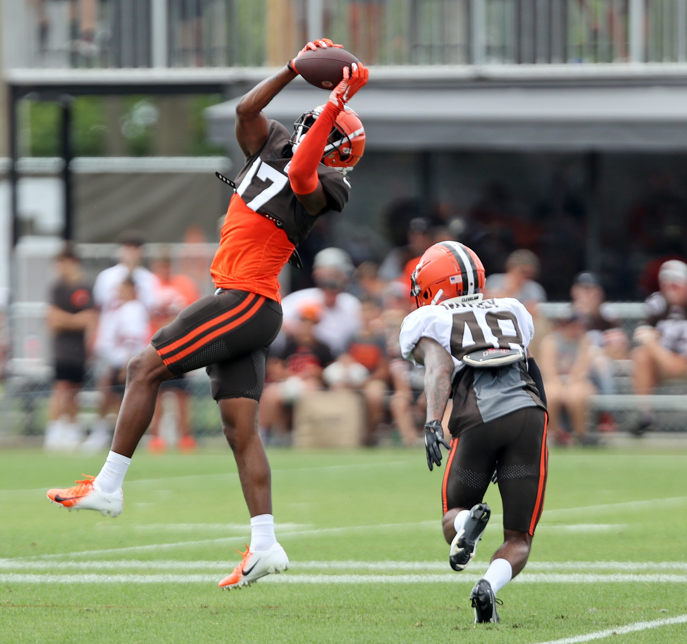 Browns elevate two players for Sunday, WR Michael Woods ruled out