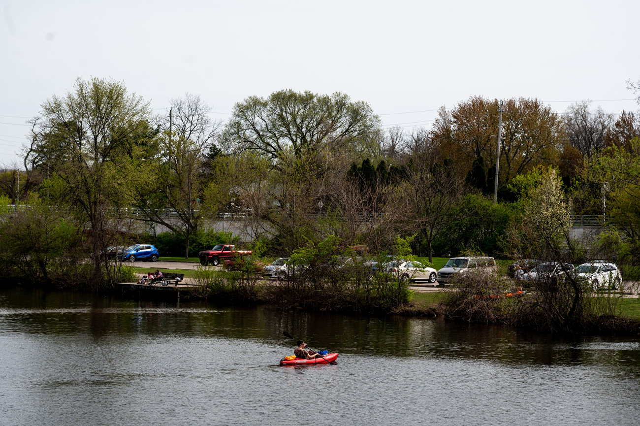 Warm weather draws kayakers, canoers to Gallup Park Canoe Livery