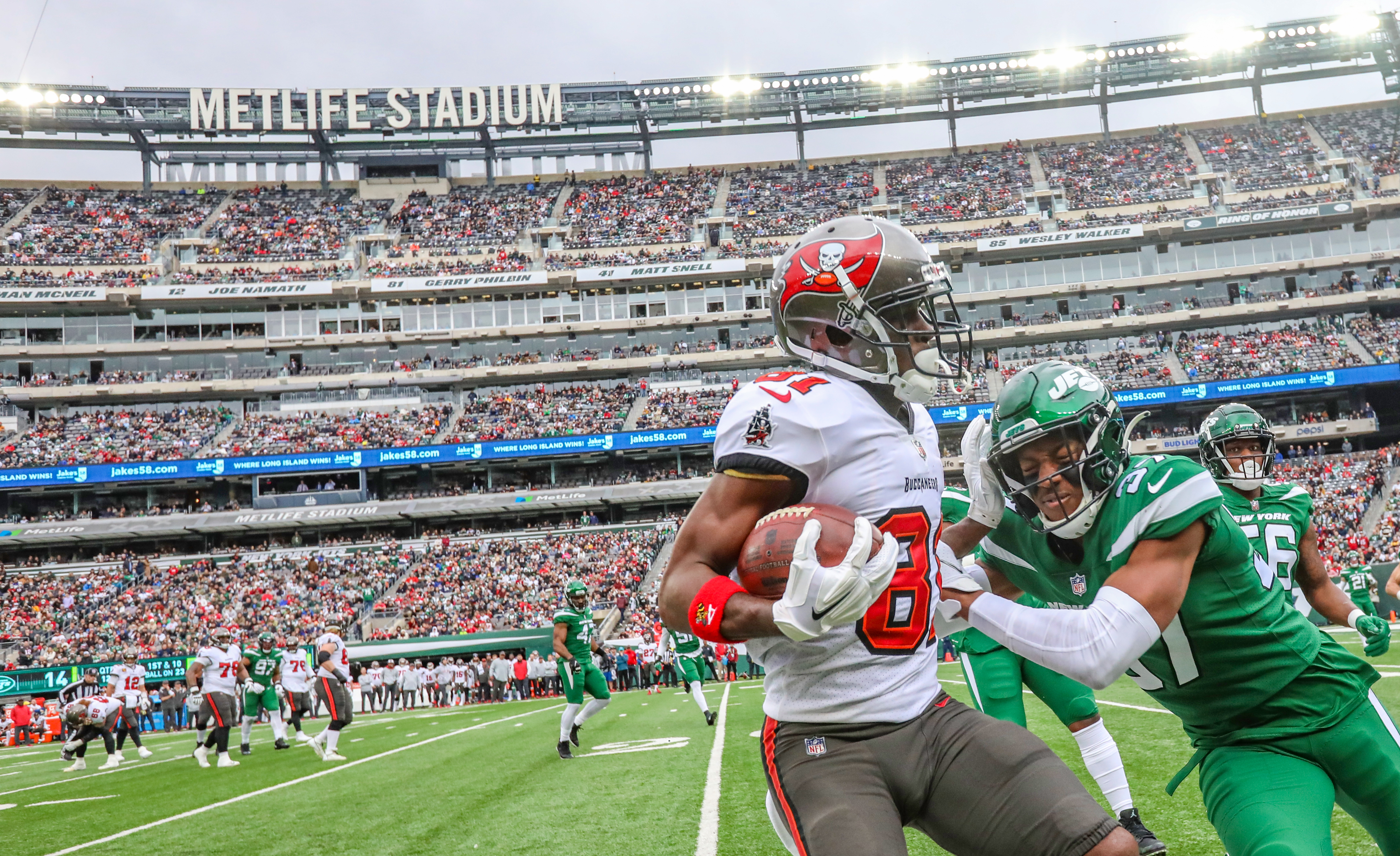 Antonio Brown, who angrily exits MetLife Stadium, is 'no longer a Buc'