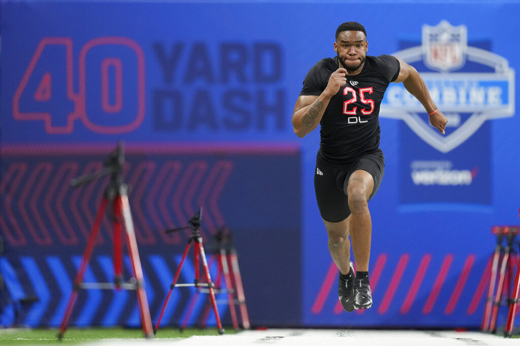 Defensive lineman Sam Williams runs official 4.46-second 40-yard dash at  2022 combine