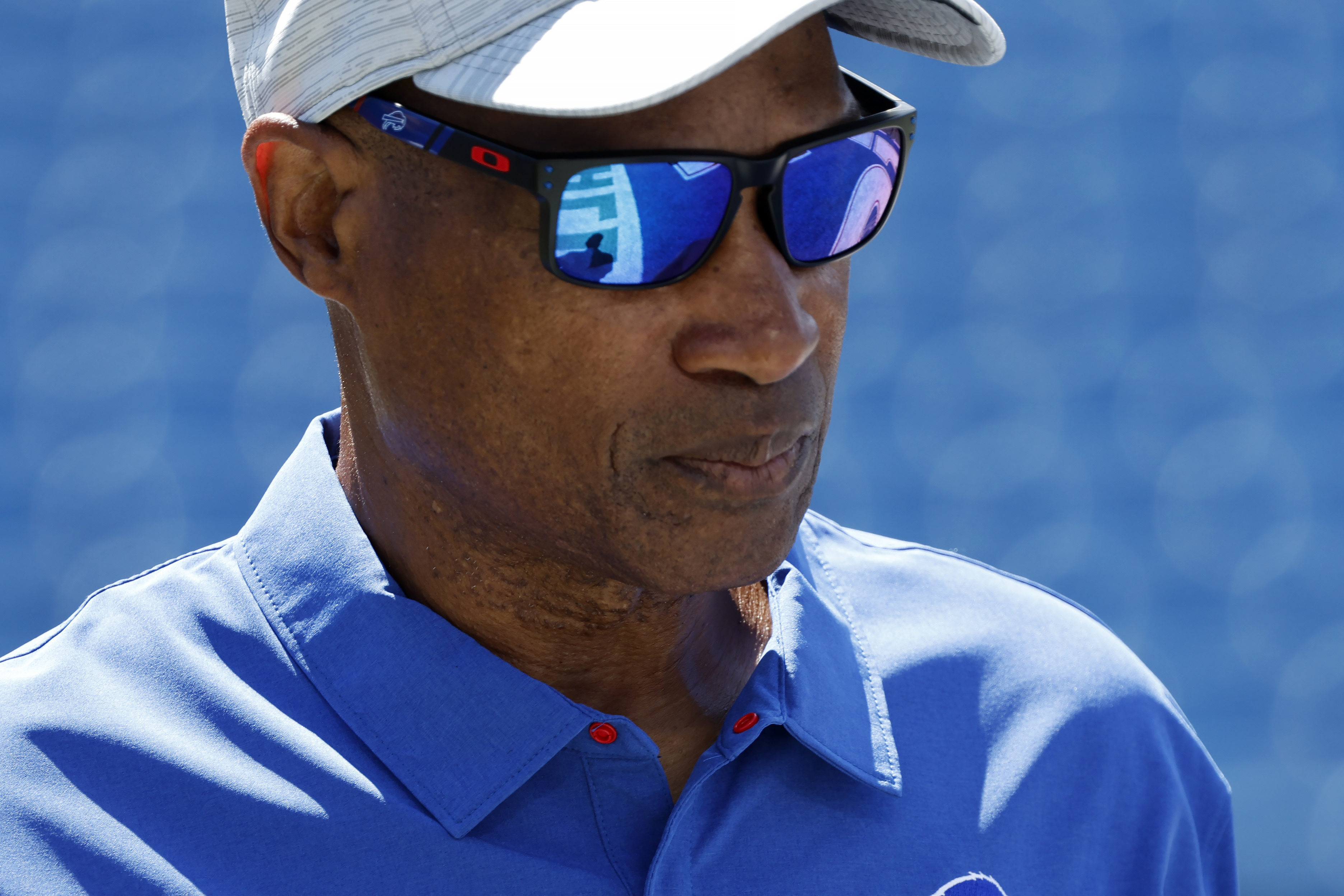 Bills defensive coordinator Leslie Frazier taking 2023 season off