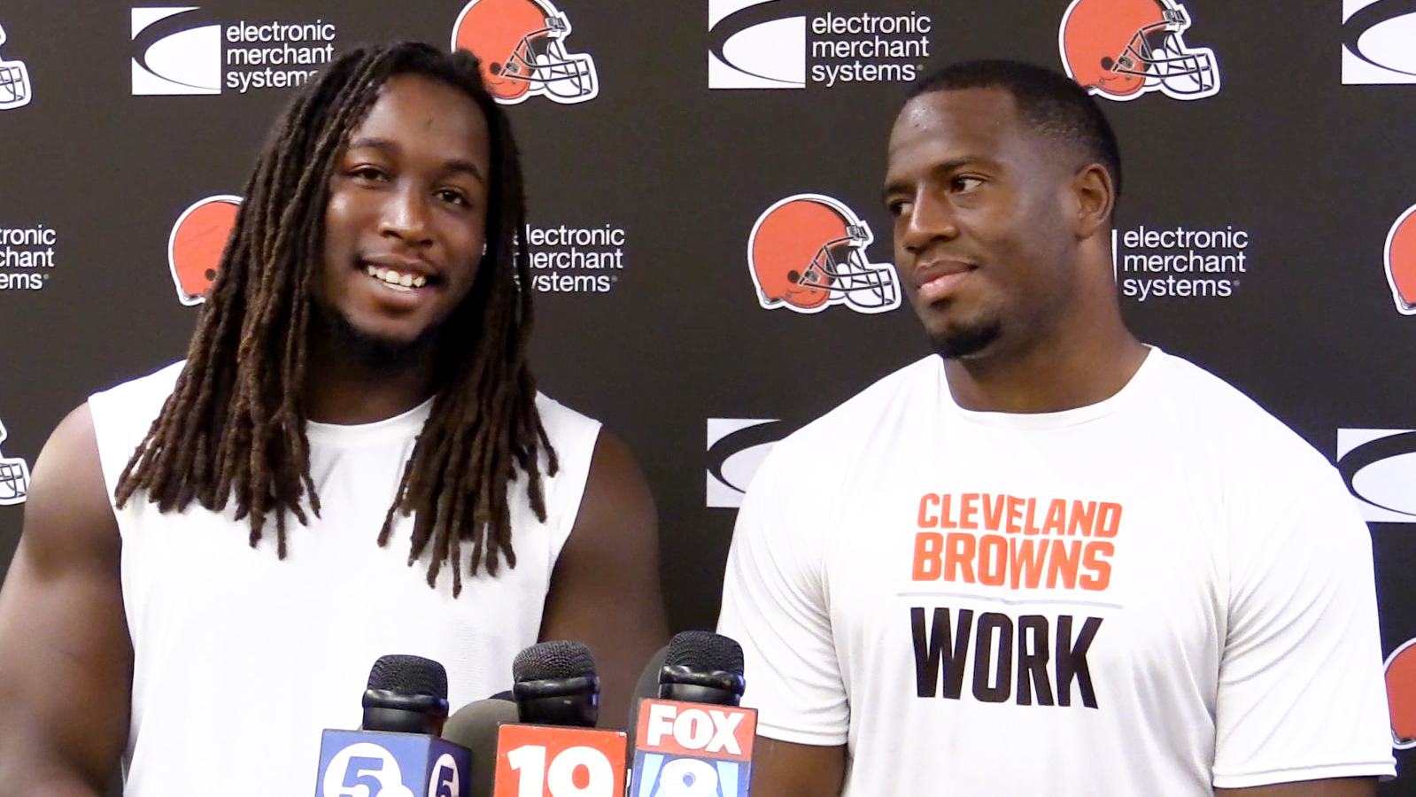 Kareem Hunt thrilled to re-sign with 'hometown' Browns after Nick Chubb's  season-ending injury – NBC4 WCMH-TV