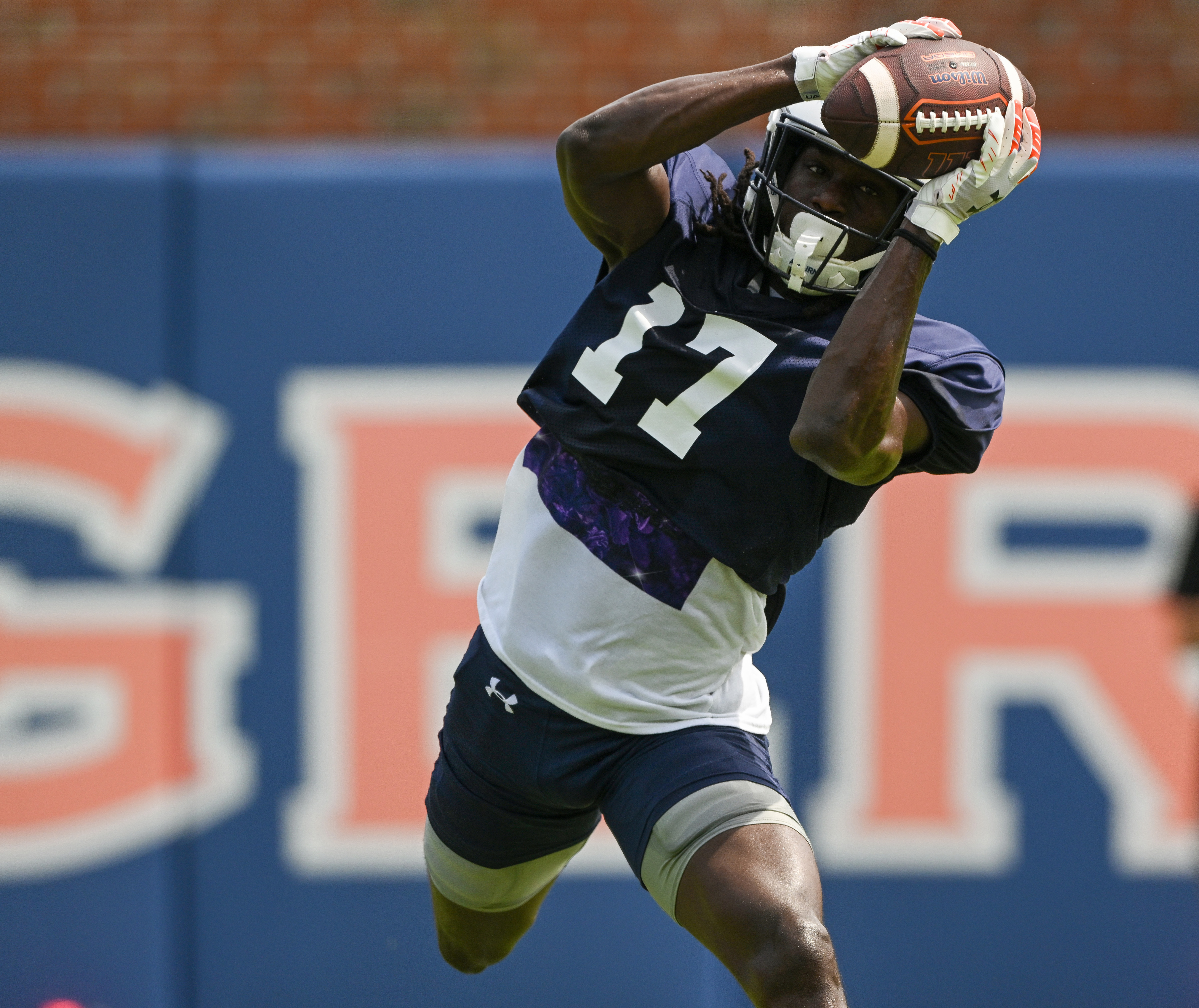 Former Auburn wide receiver flips from Cincinnati to join Deion