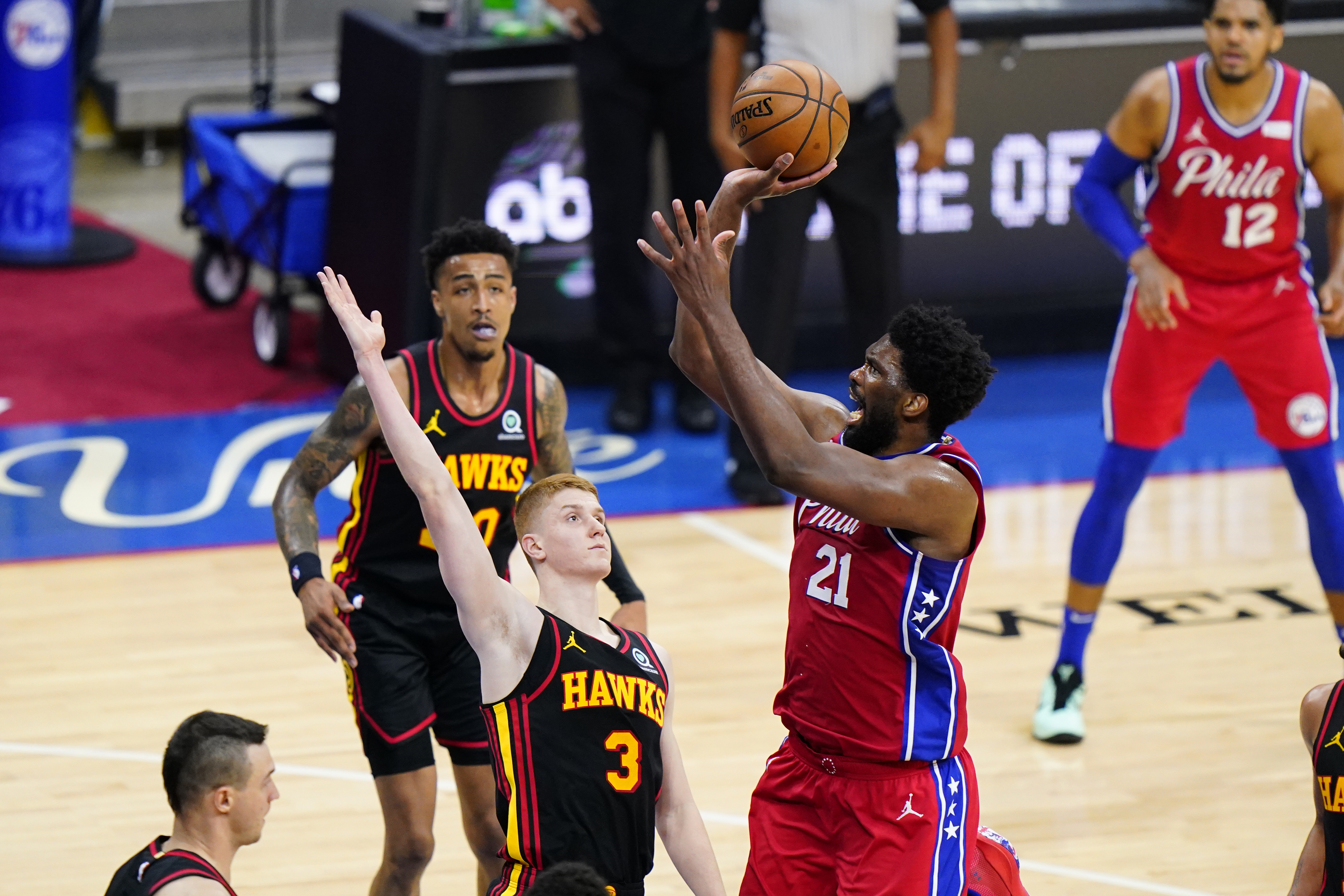 Kevin Huerter of the Atlanta Hawks puts three fingers up during the