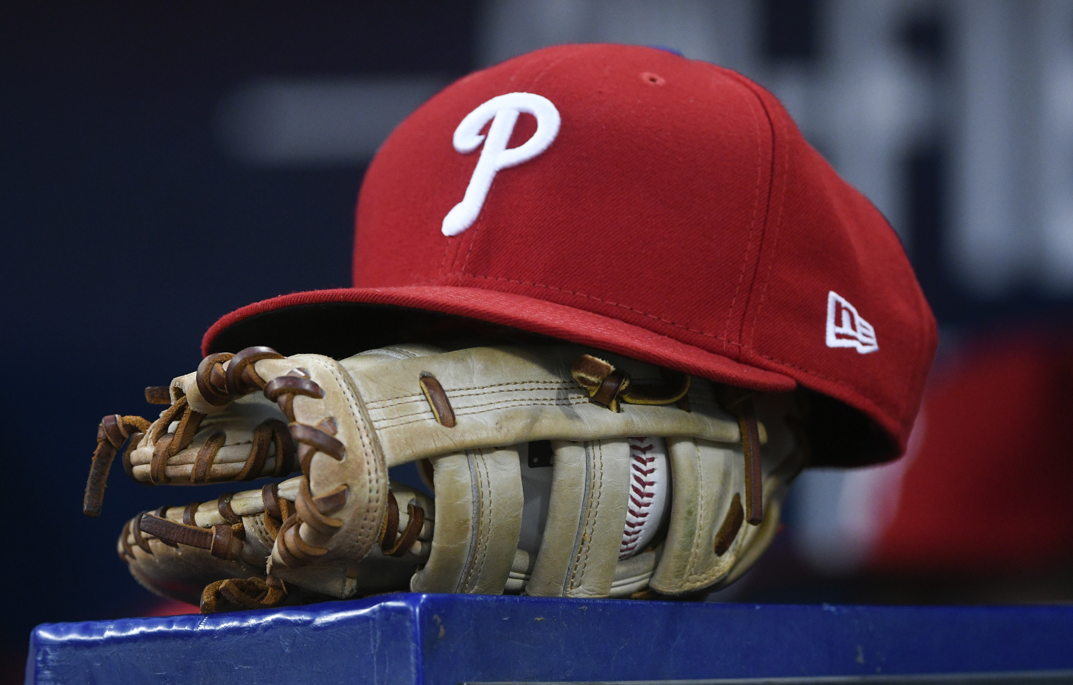 Watch anonymous Phillies fan buy entire section beer at playoff game