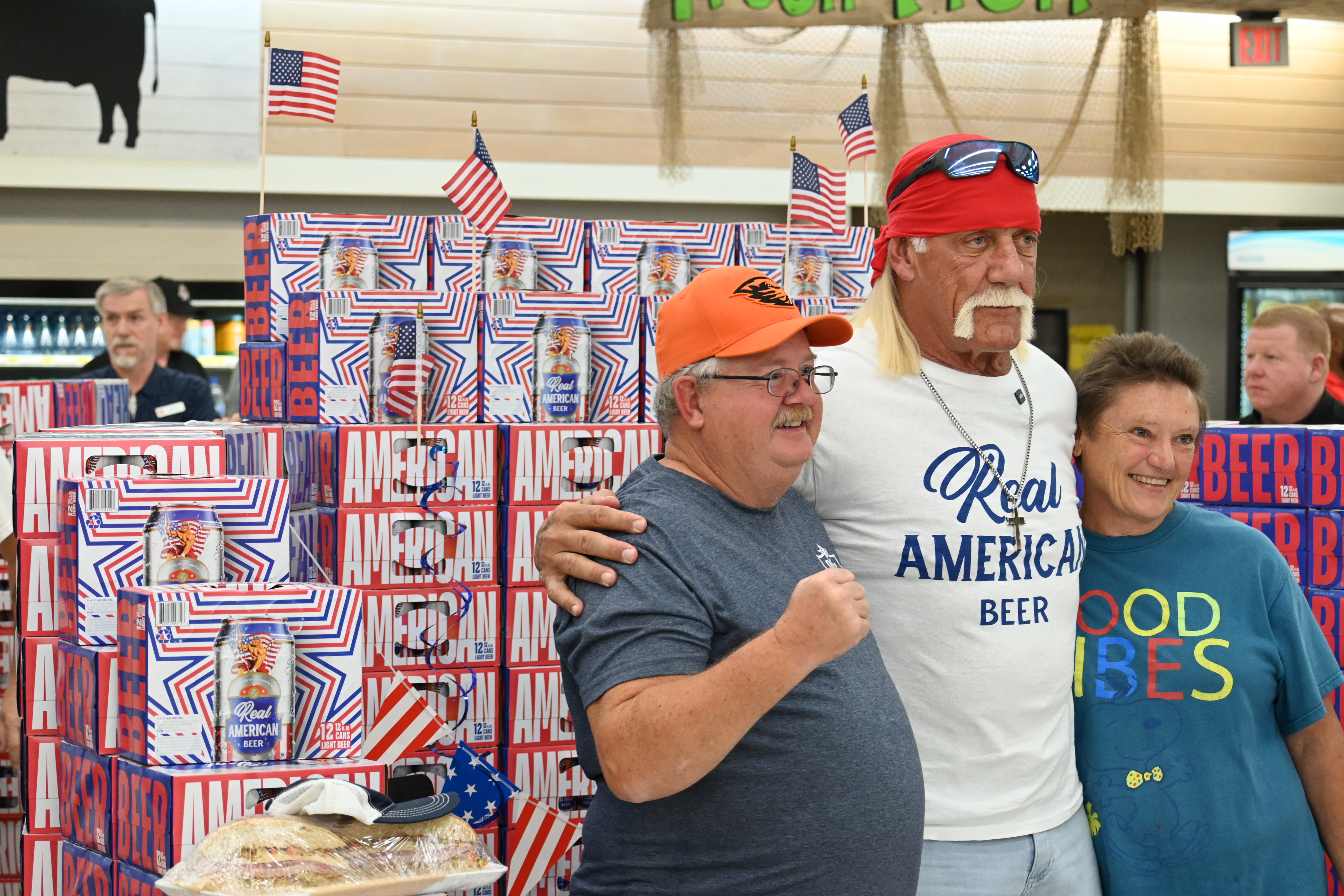 Hulk Hogan visits Piggly Wiggly grocery store in Fairhope, Ala