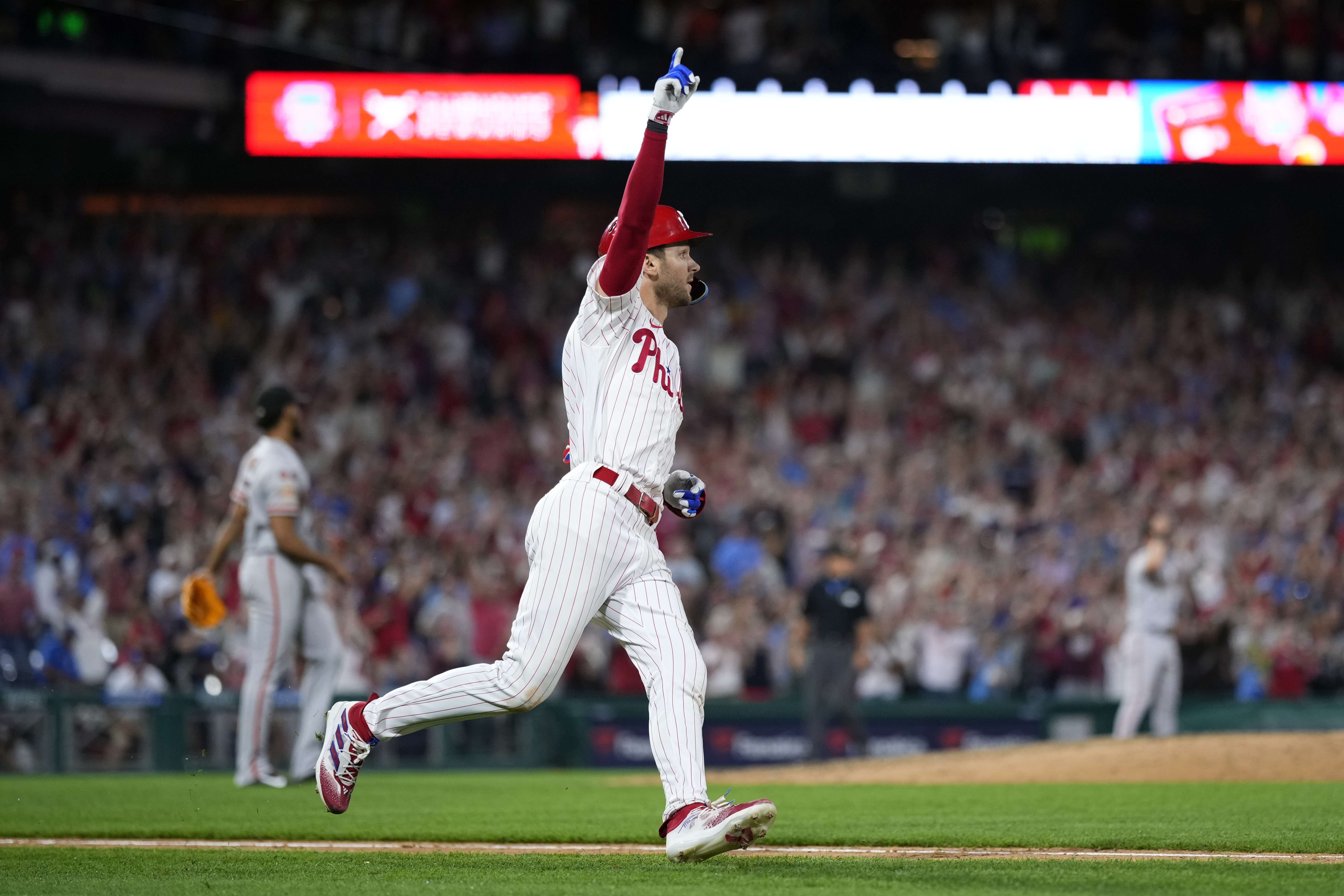Nats rally to beat Phillies, catch NL champs in standings (updated) - Blog
