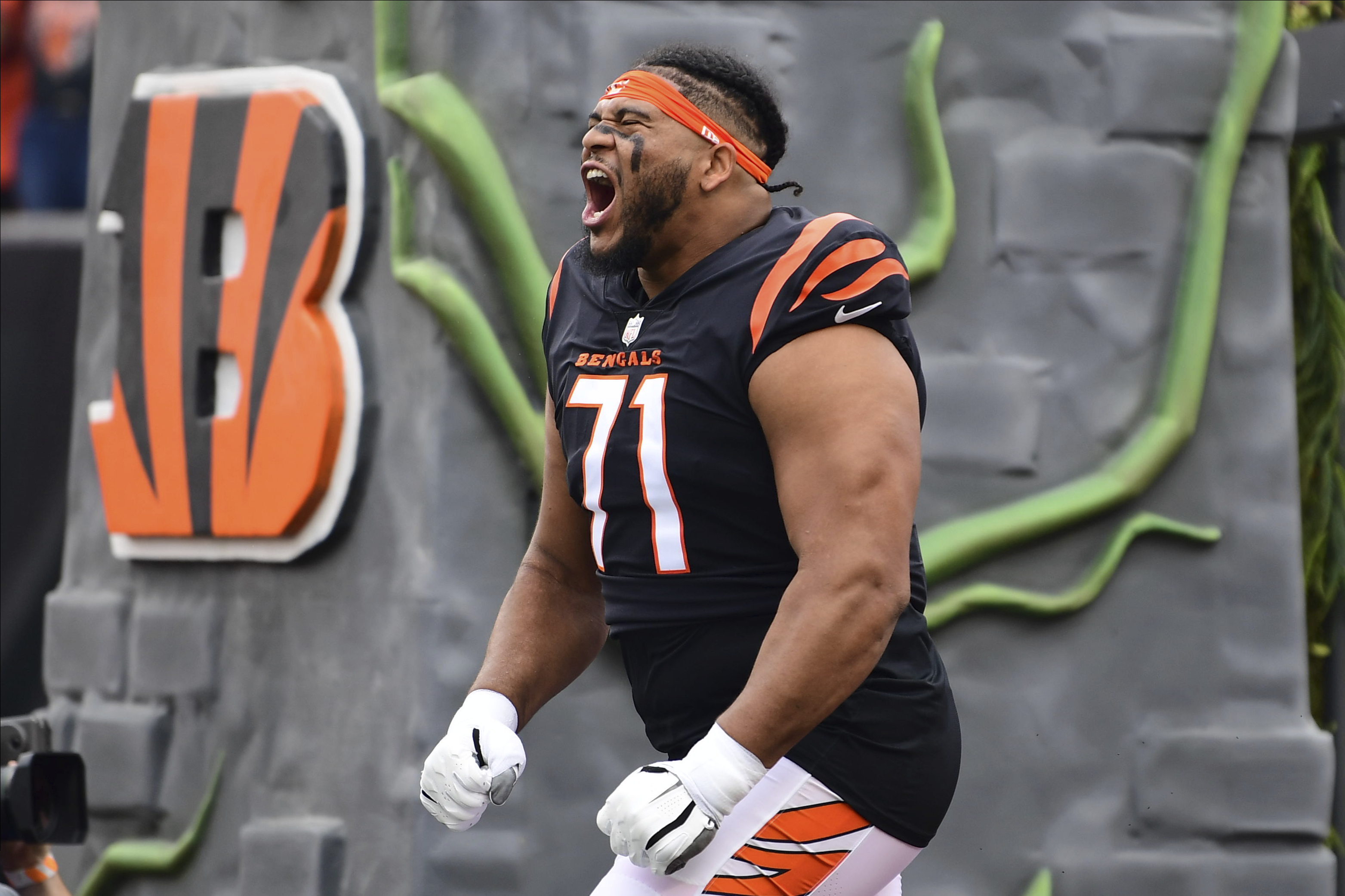 How Will Bengals Replace La'el Collins, Plus DJ Reader's Greatness