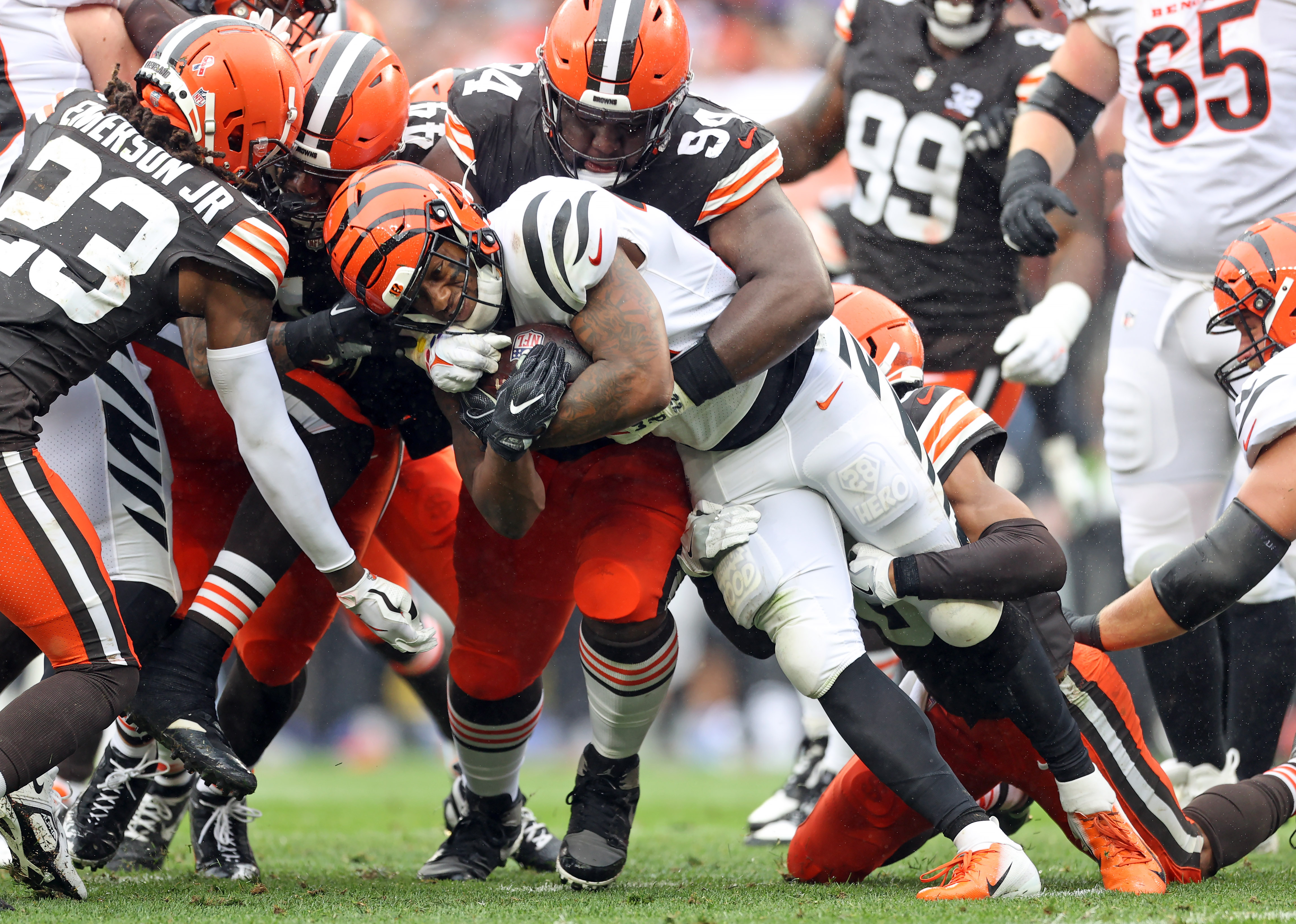 Cleveland Browns defensive end Myles Garrett (95) on the sidelines during  an NFL football game against the Cincinnati Bengals, Sunday, Sept. 10,  2023, in Cleveland. (AP Photo/Sue Ogrocki Stock Photo - Alamy