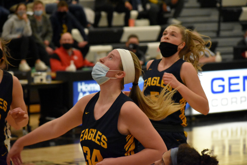 Hudsonville beats East Grand Rapids in Division 1 regional finals