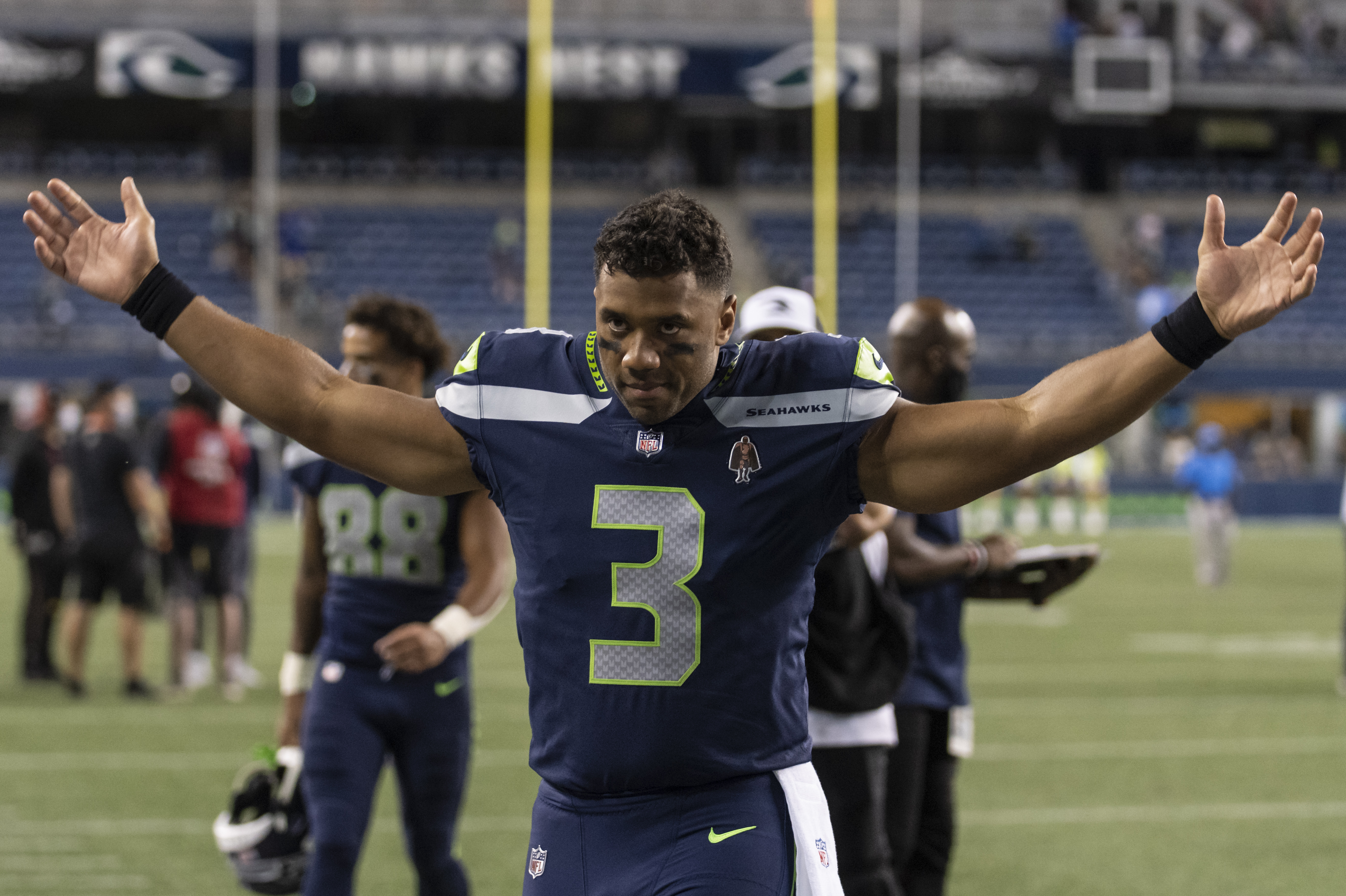 Reports: Seahawks agree to trade QB Russell Wilson to Broncos for players,  draft picks 