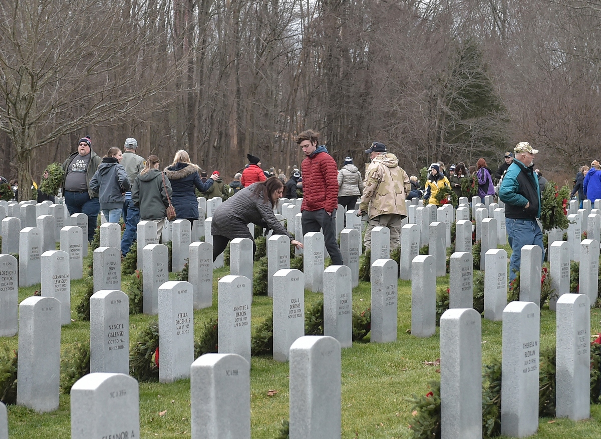 Wreaths Across America At Veterans Memorial Cemetery In Agawam ...