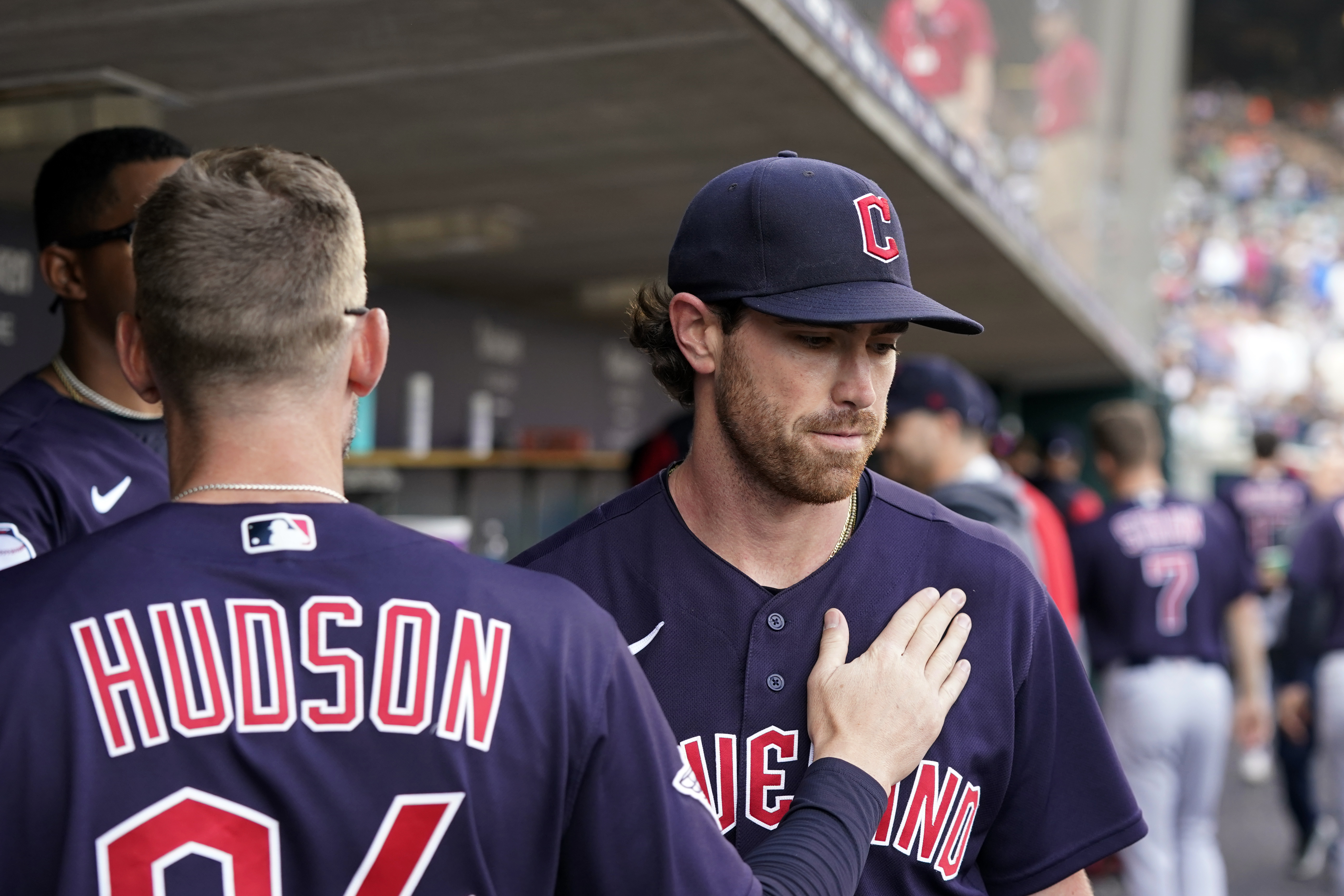 Shane Bieber goes 7 strong innings, Andrés Giménez homers as