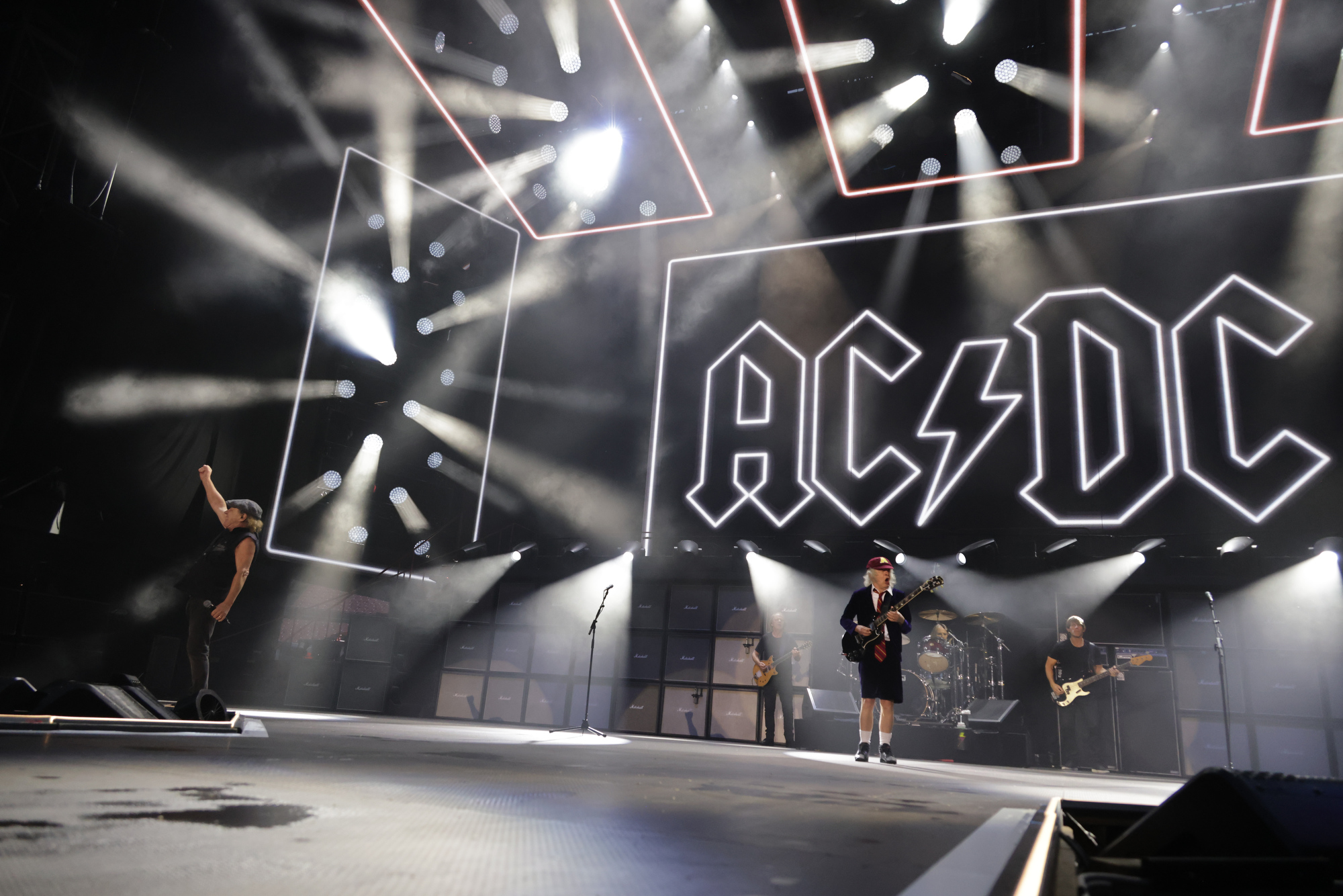 AC/DC closes out US Power Up 2025 tour in Cleveland - cleveland.com