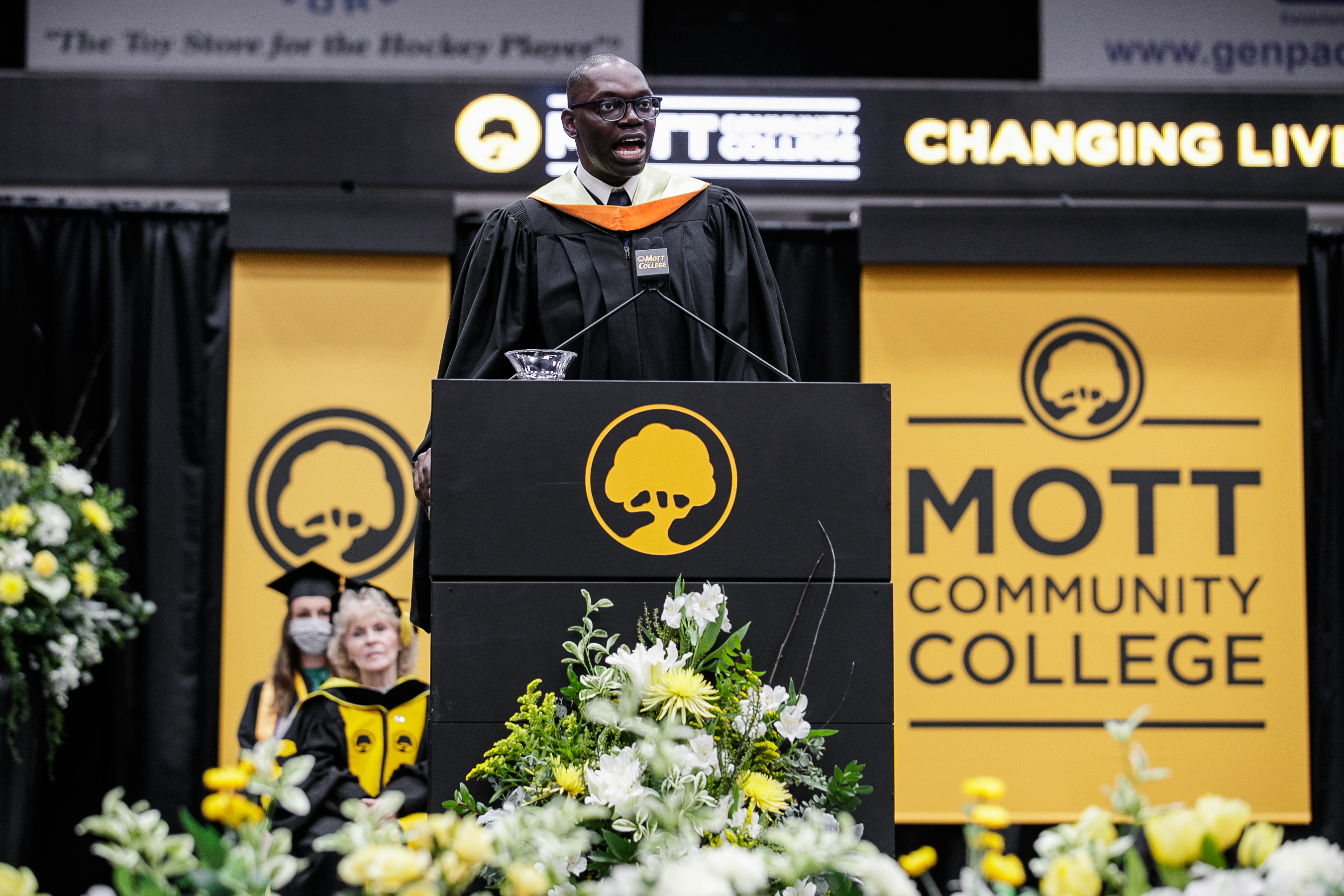 Nearly 400 graduates celebrate as Mott Community College hosts in ...