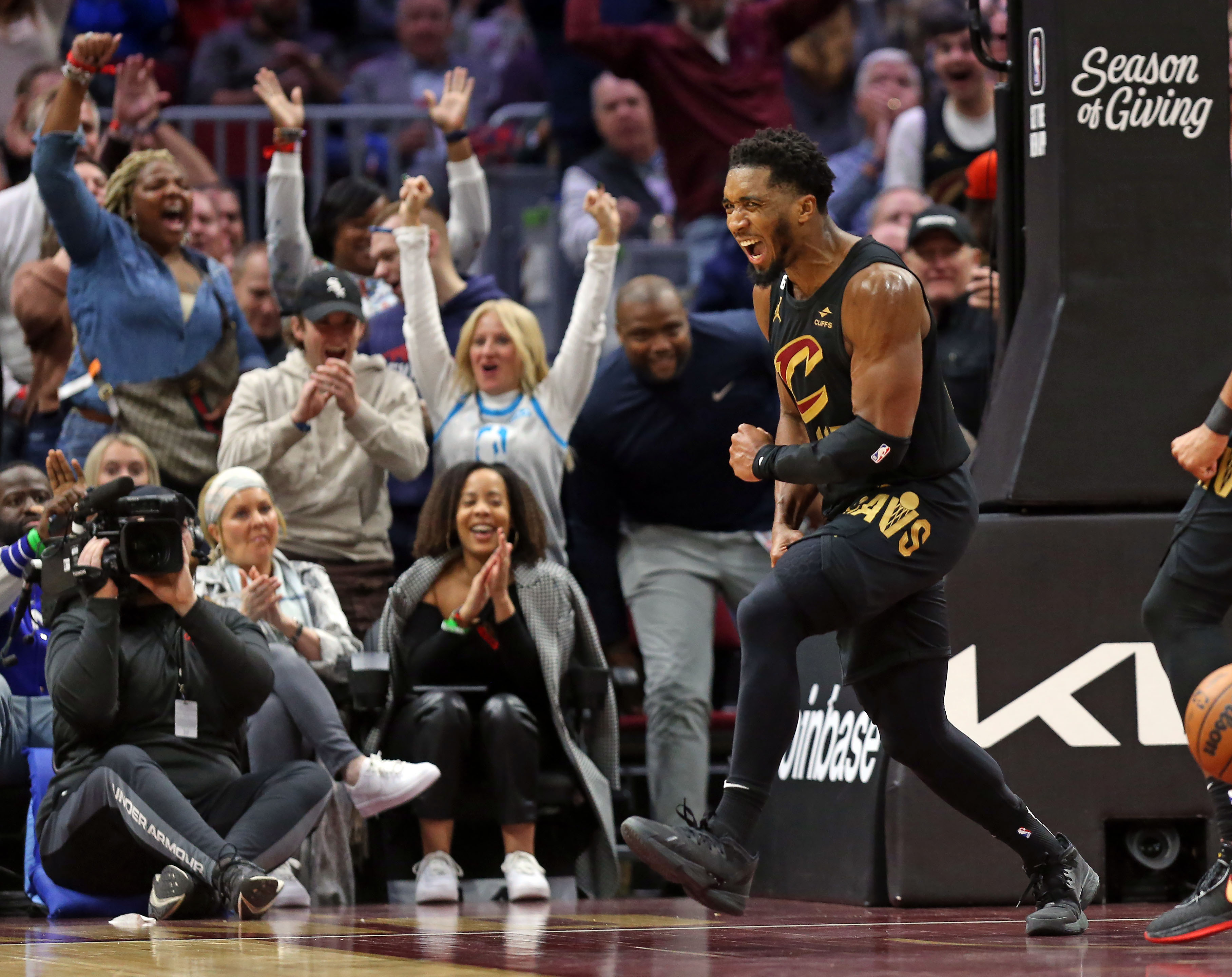 Donovan Mitchell upstages LeBron James as Cleveland Cavaliers top Los  Angeles Lakers, 116-102 