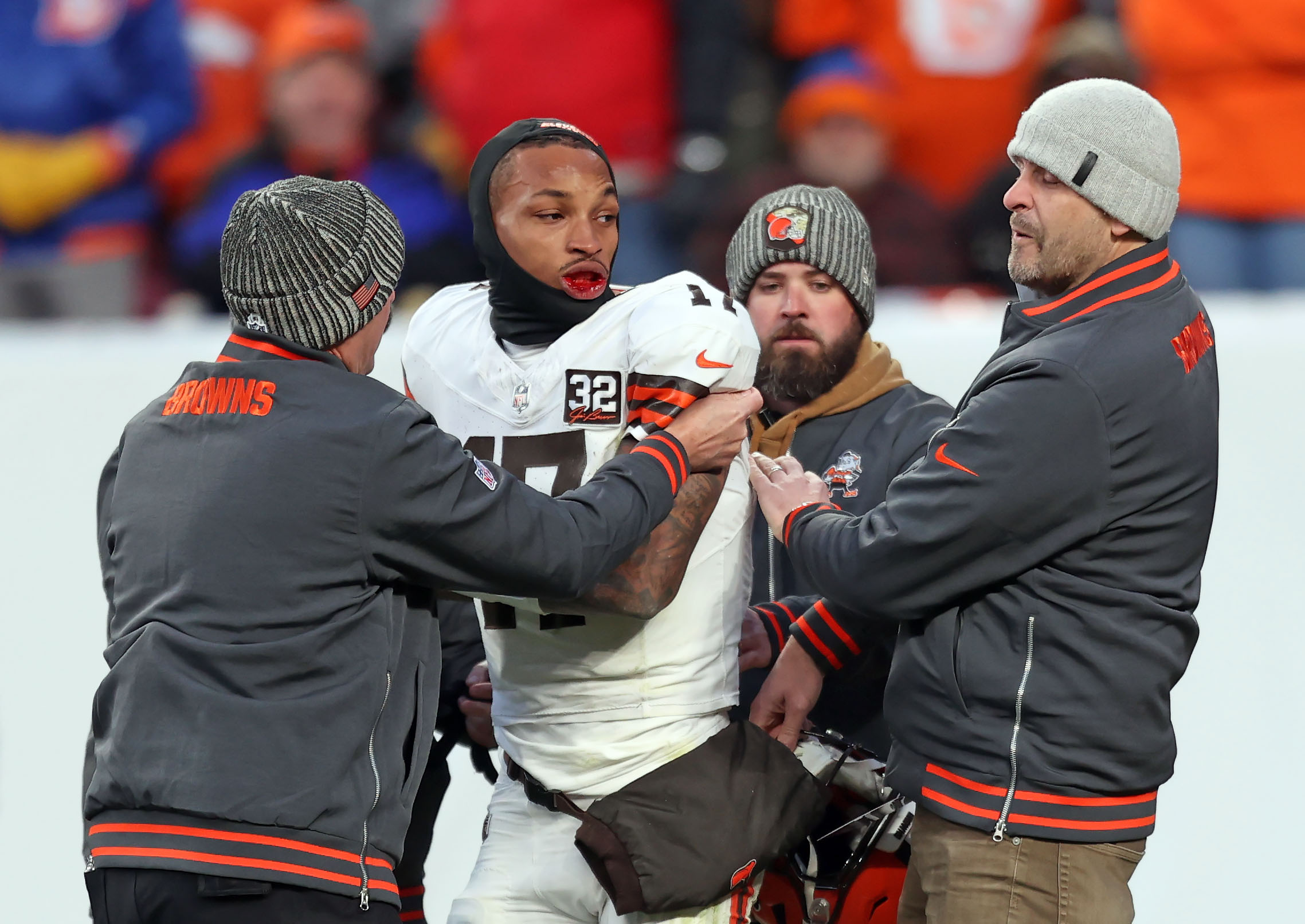 Cleveland Browns quarterback Dorian Thompson-Robinson vs. Denver ...