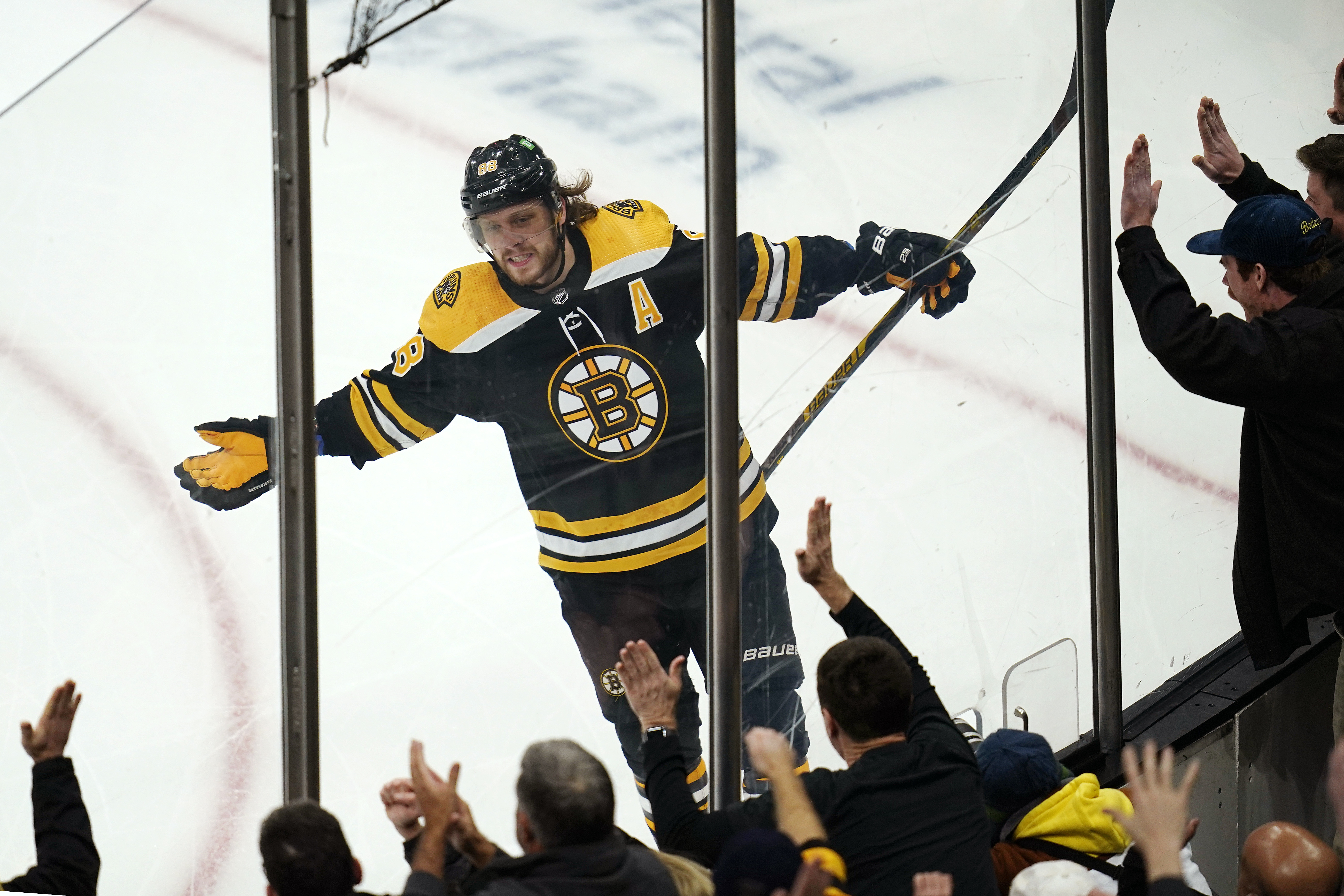 Bruins' David Pastrnak nearing a return, took practice contact for first  time on Monday