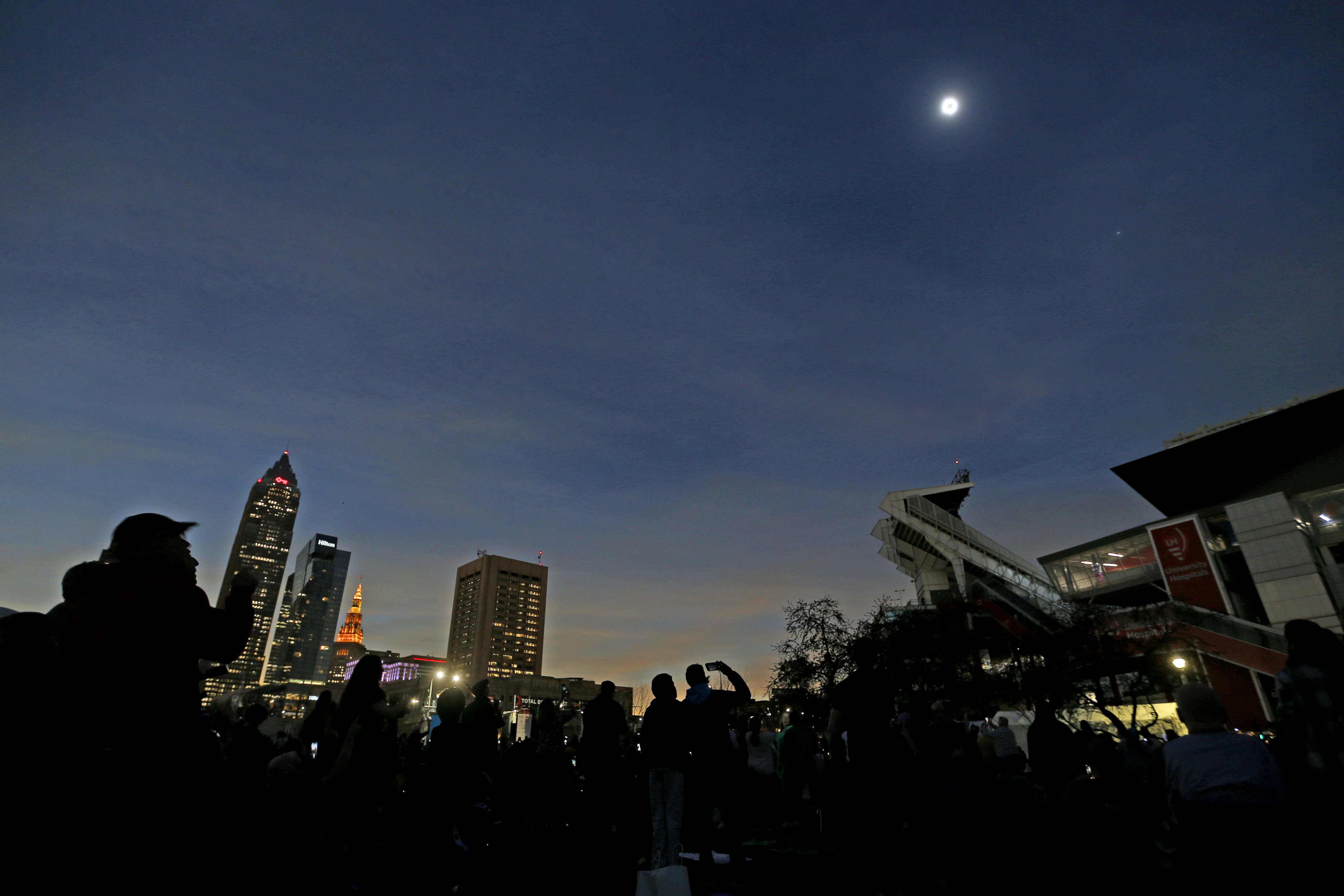 Cleveland total solar eclipse at Great Lakes Science Center, April 8 ...