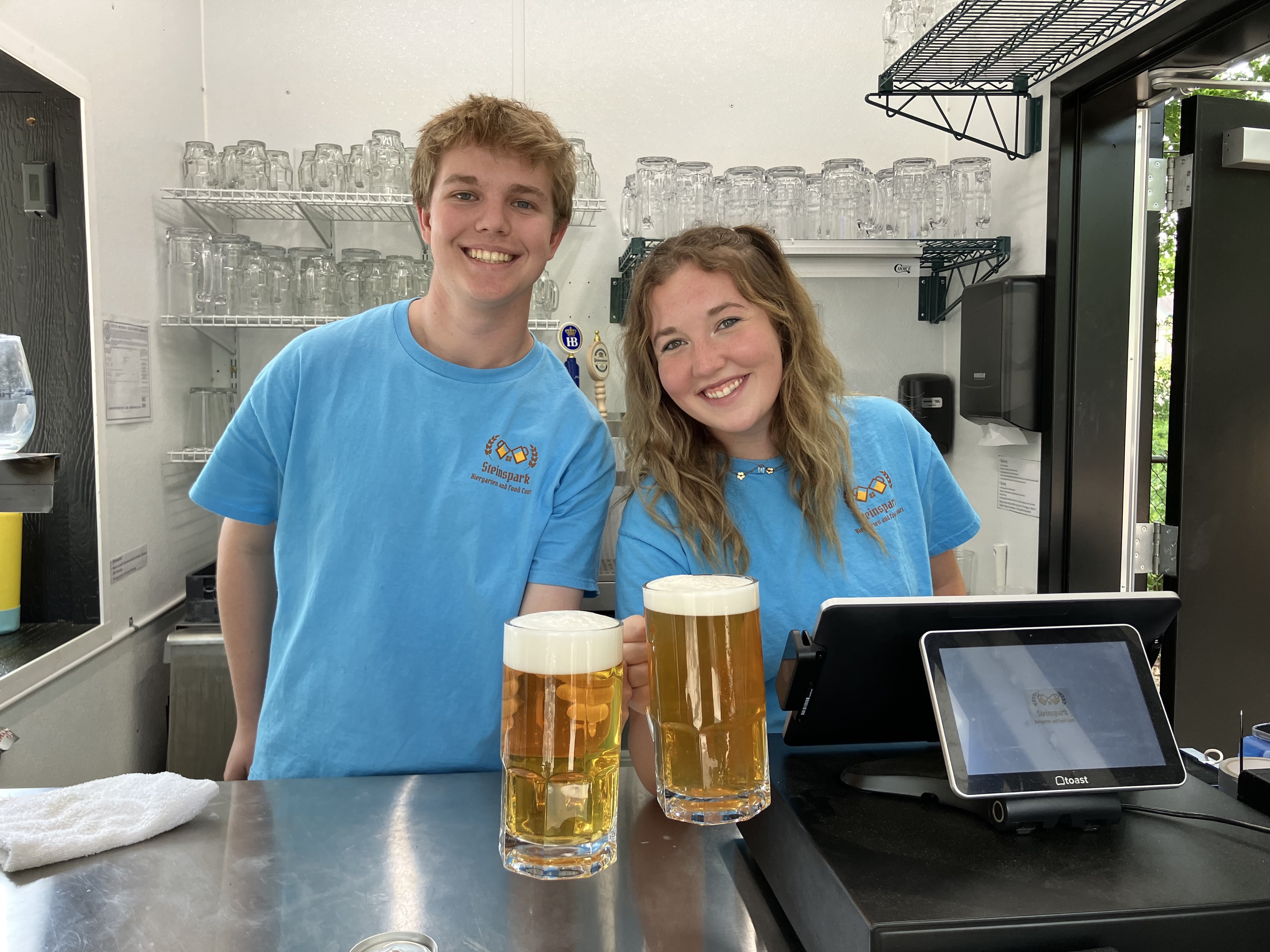 Deutschland bringt Biergiganten und bayerisches Essen in den Steinspark Biergarten