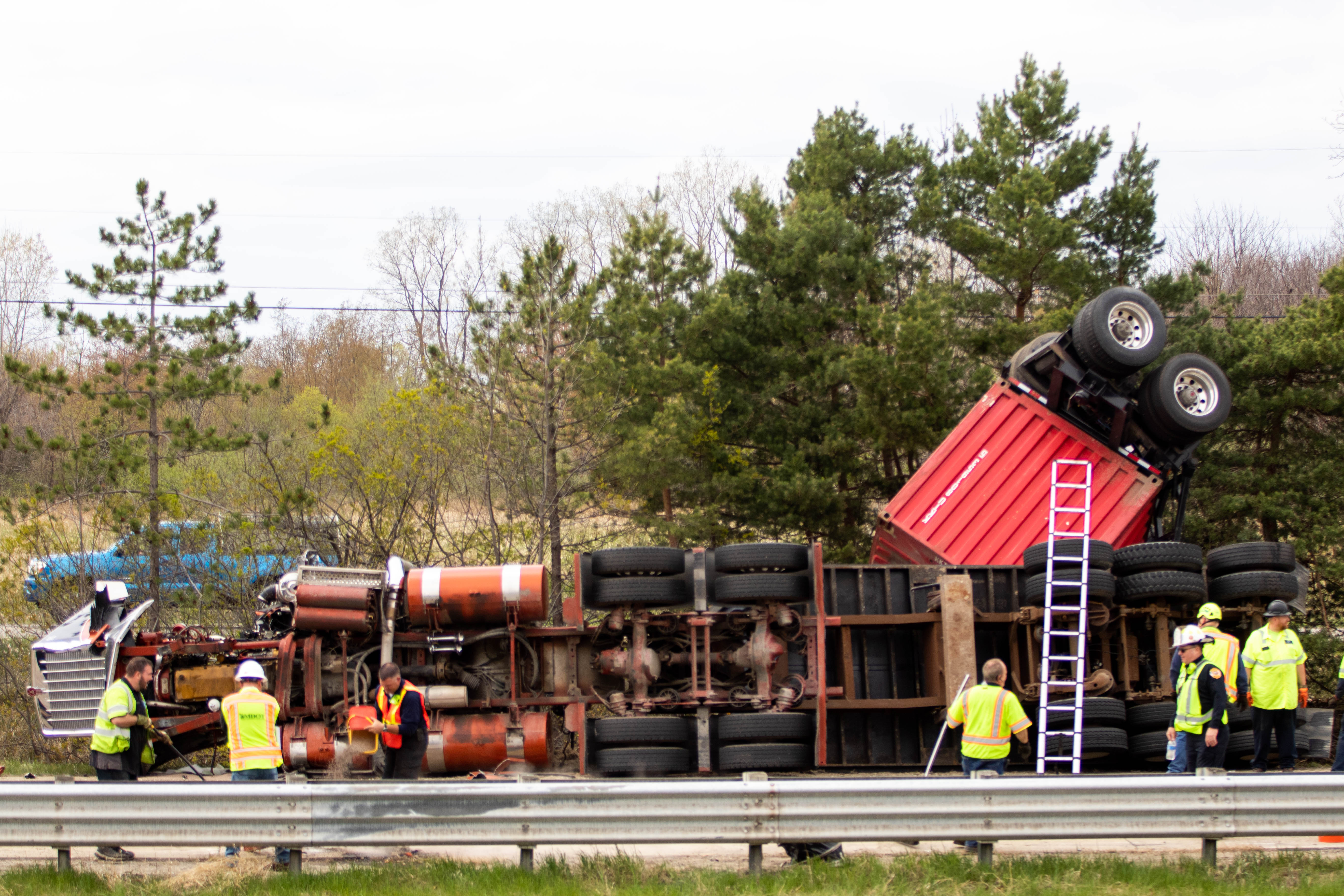 Southbound US 23 closed due to crash(01)