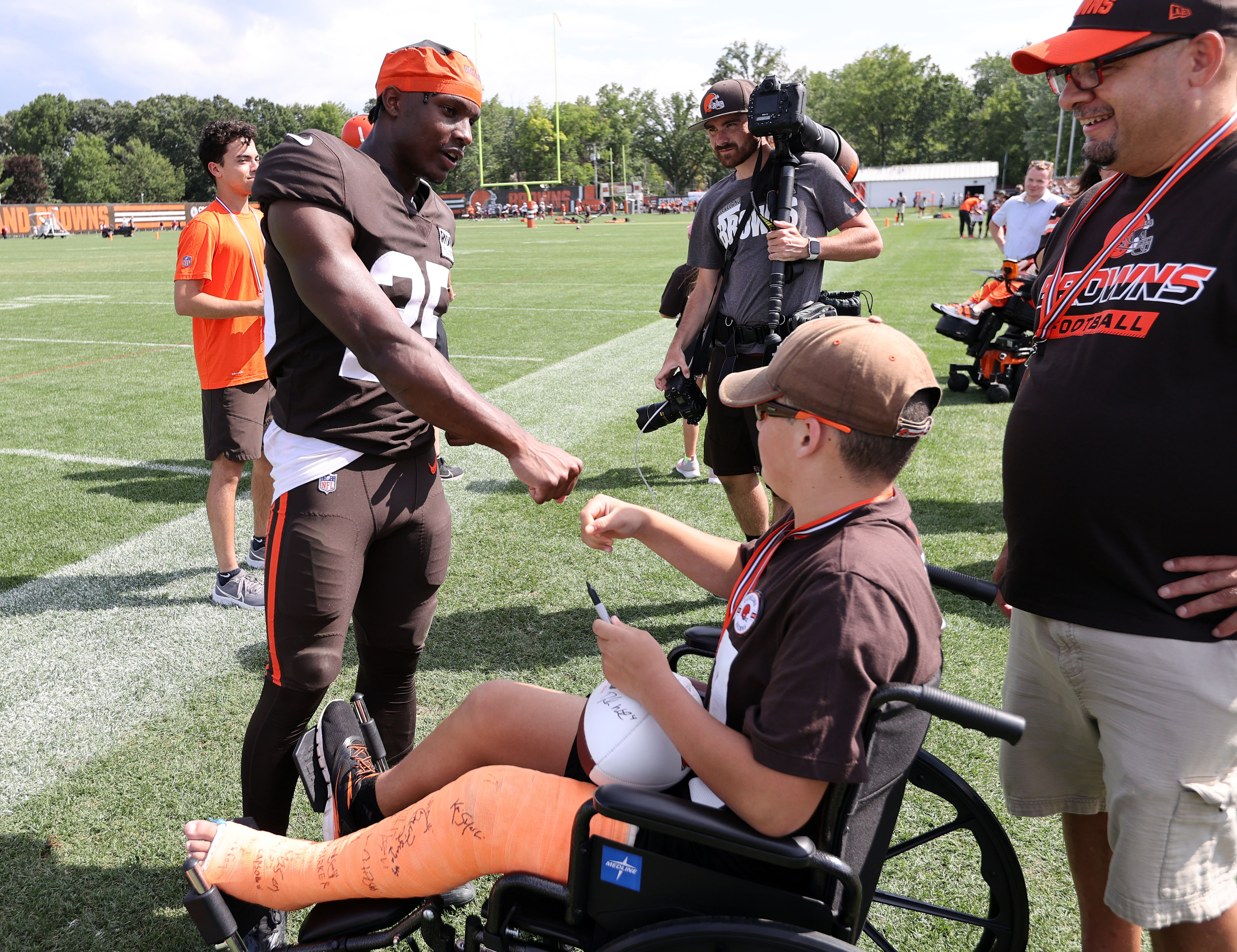 Cleveland Browns running back Demetric Felton Jr. takes part in drills  during the NFL football team's training camp, Thursday, July 28, 2022, in  Berea, Ohio. (AP Photo/Nick Cammett Stock Photo - Alamy