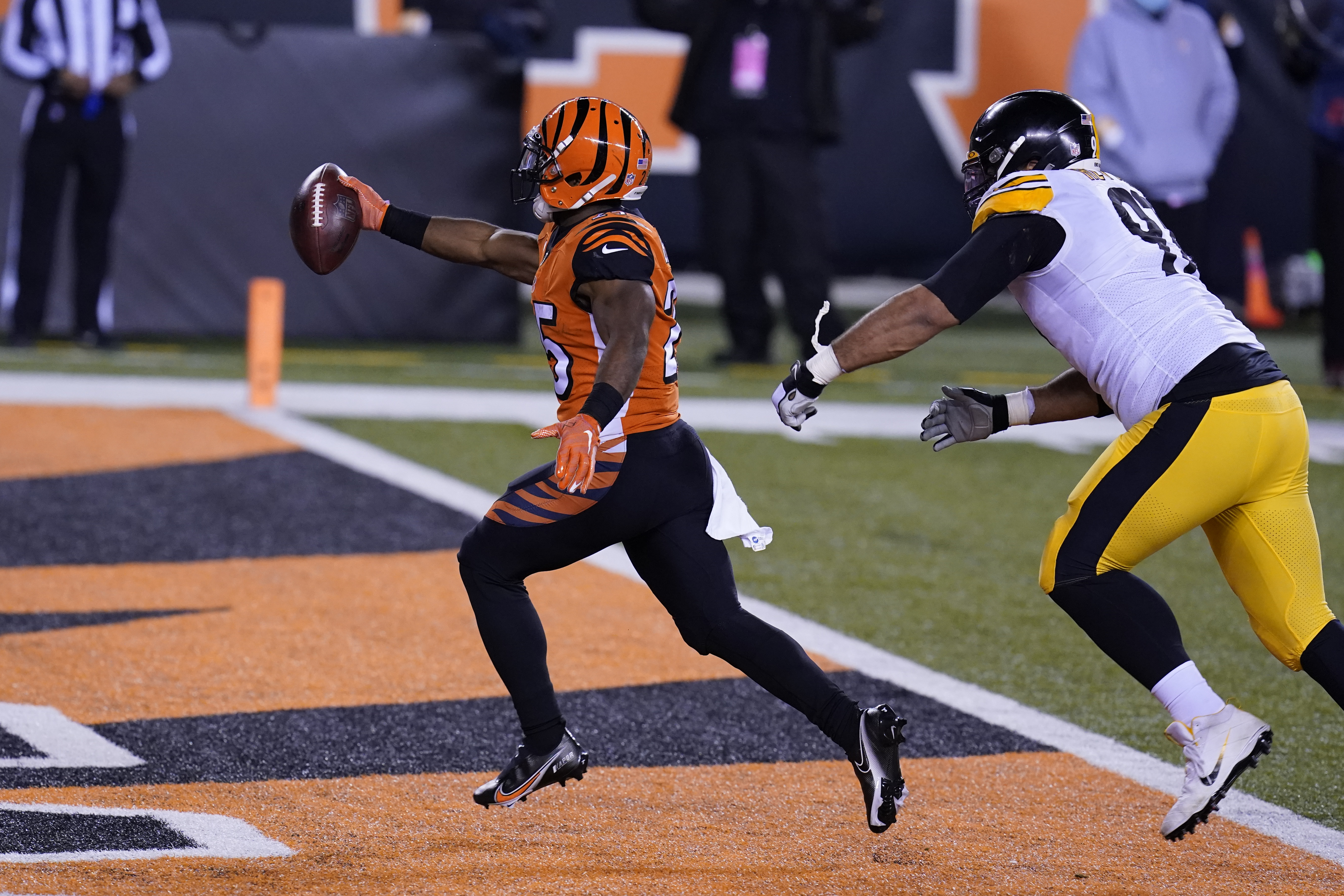 Photos: Pittsburgh Steelers rally to beat Cincinnati Bengals