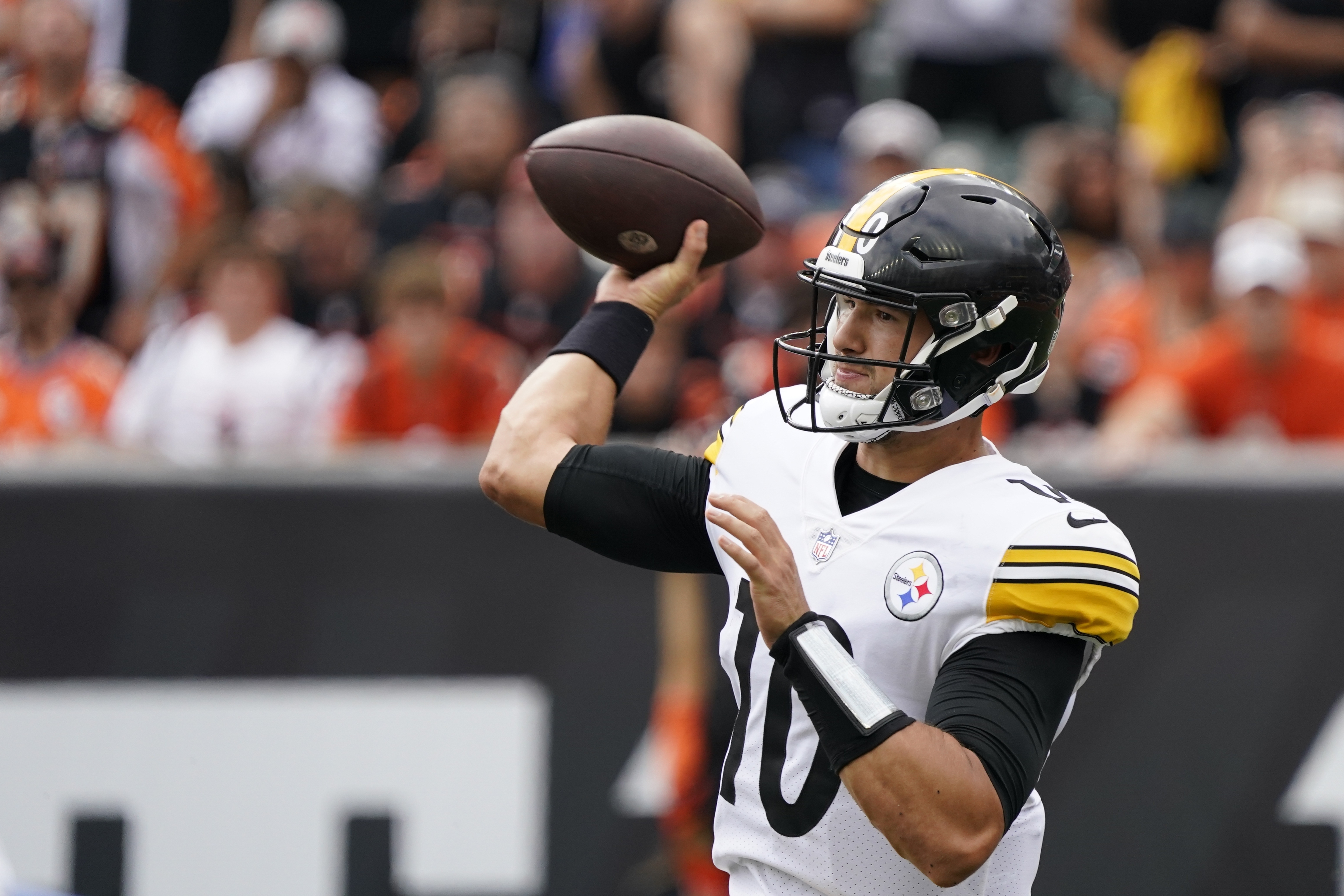 Cincinnati Bengals place kicker Evan McPherson, left, has an extra point  blocked by Pittsburgh Steelers' Minkah Fitzpatrick during an NFL football  game, Sunday, Sept. 11, 2022, in Cincinnati. (AP Photo/Jeff Dean Stock