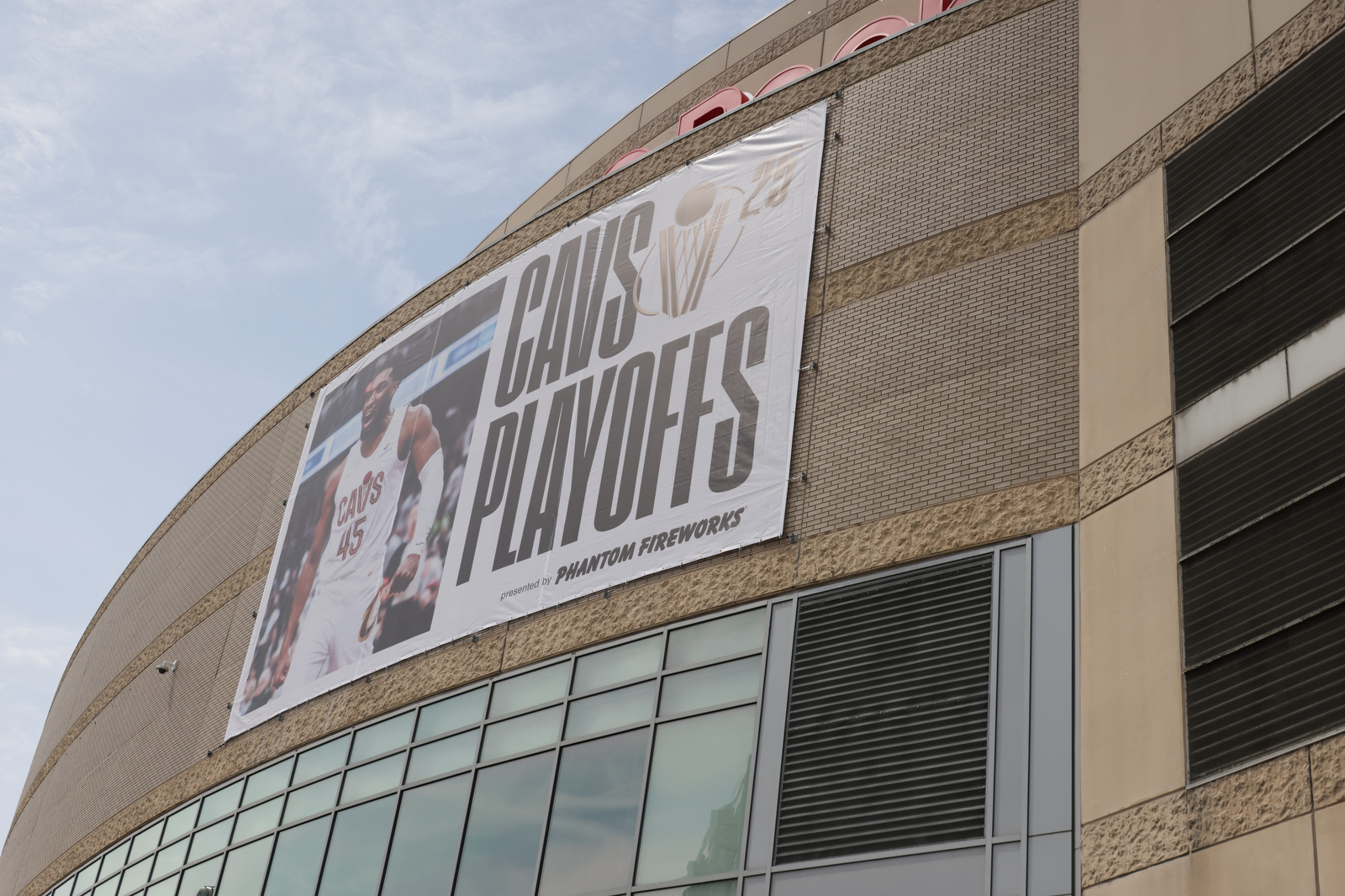 Signs of Cavs playoffs pop up on and around Rocket Arena this week ...