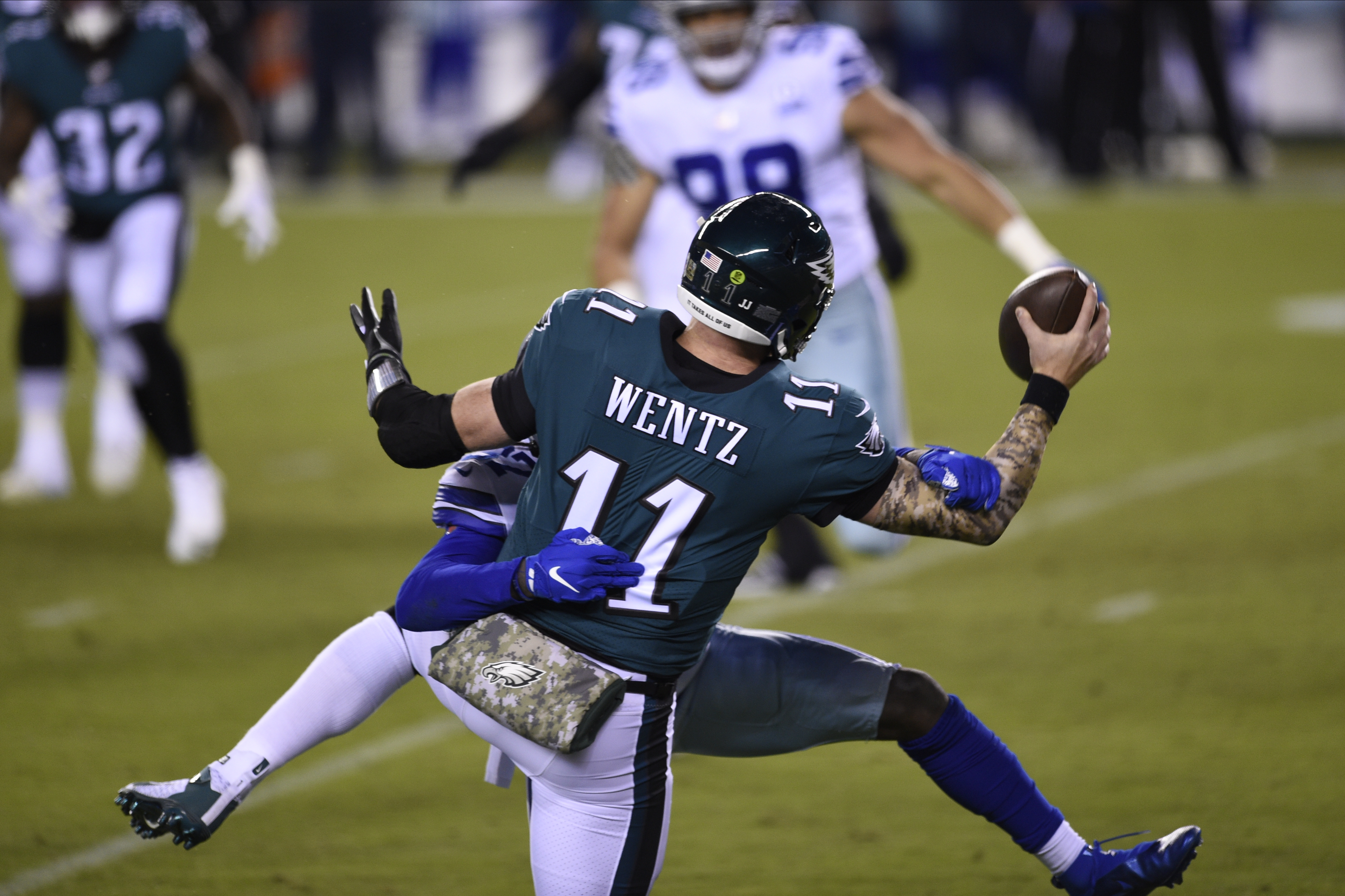 Oops! Watch Eagles punter improvise when he forgets to ditch