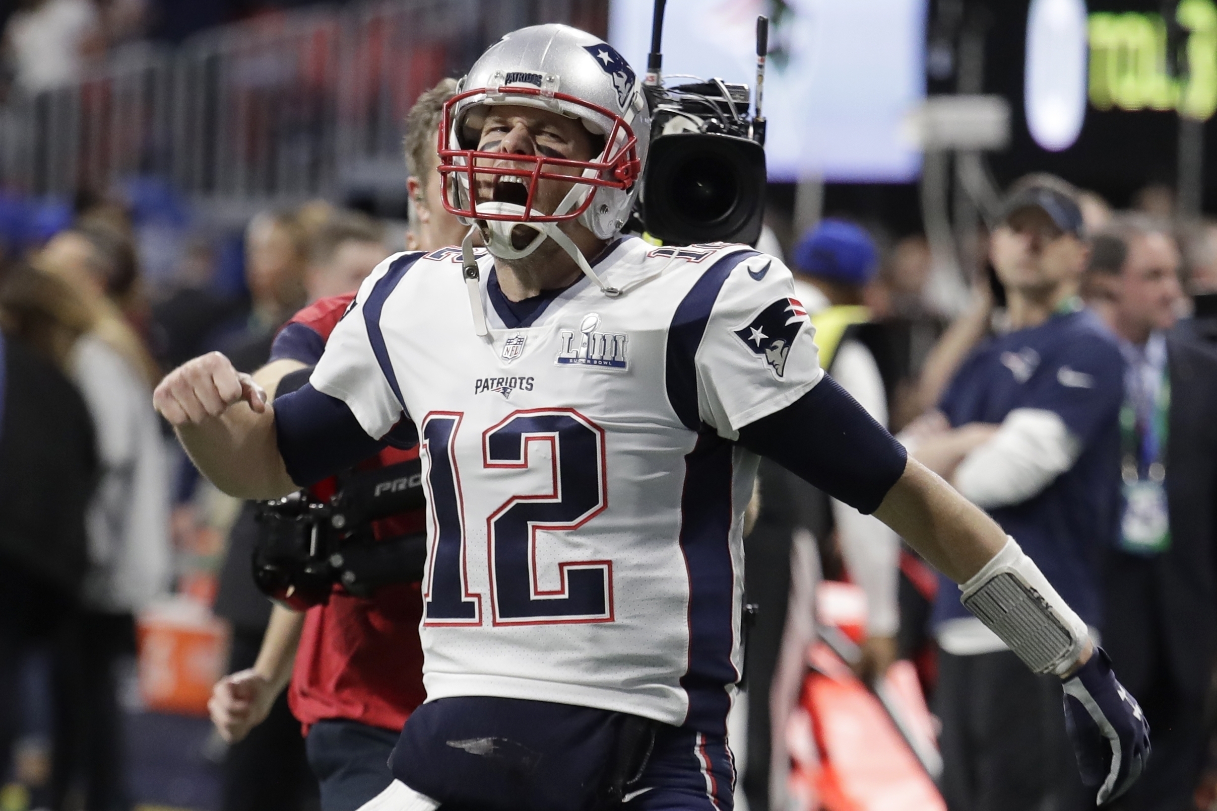 Tom Brady reacts to pivotal Super Bowl holding penalty: 'Easier not to call  it'