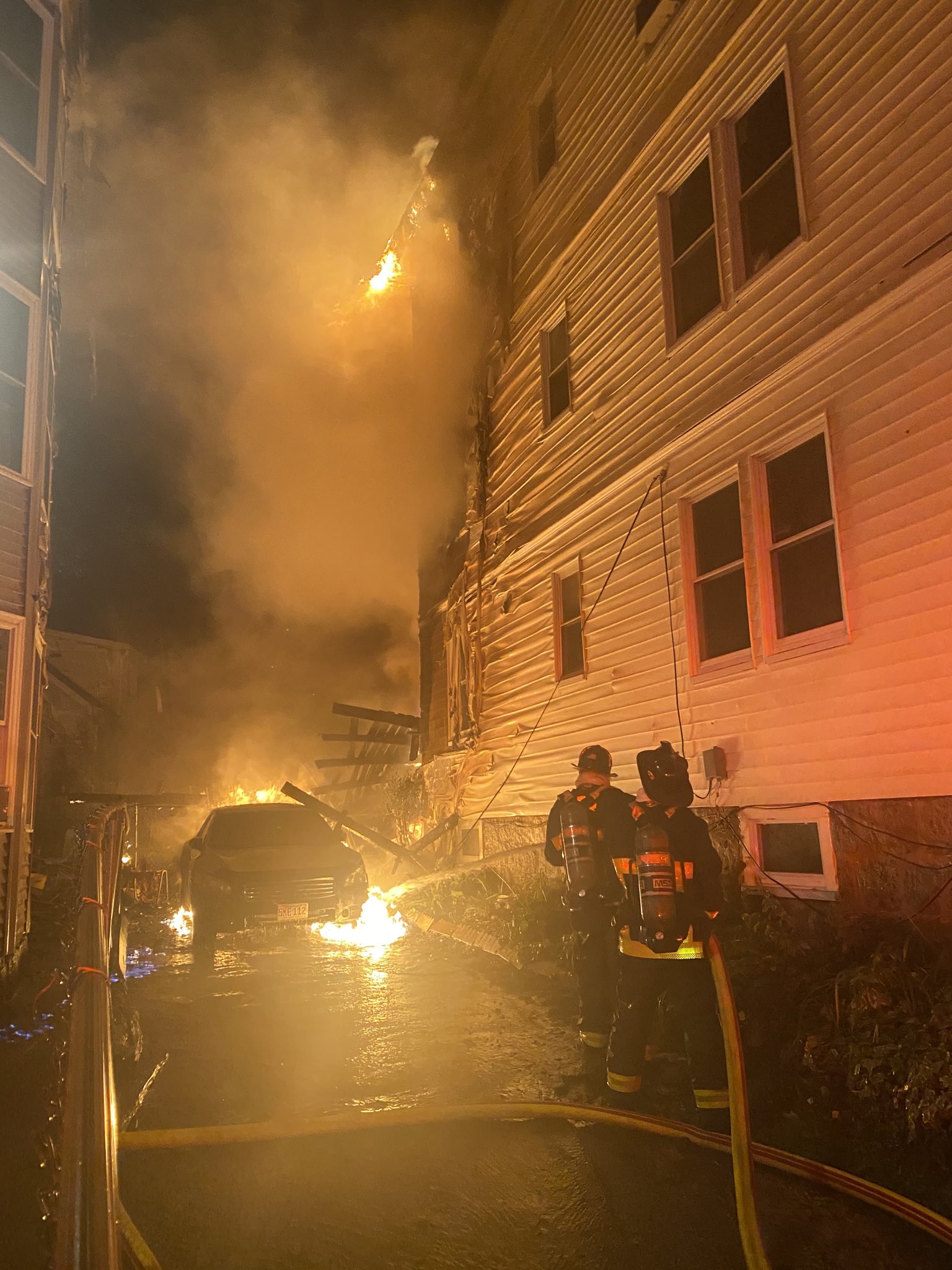 Massive fire in Boston sweeps through 3 Dorchester buildings ...