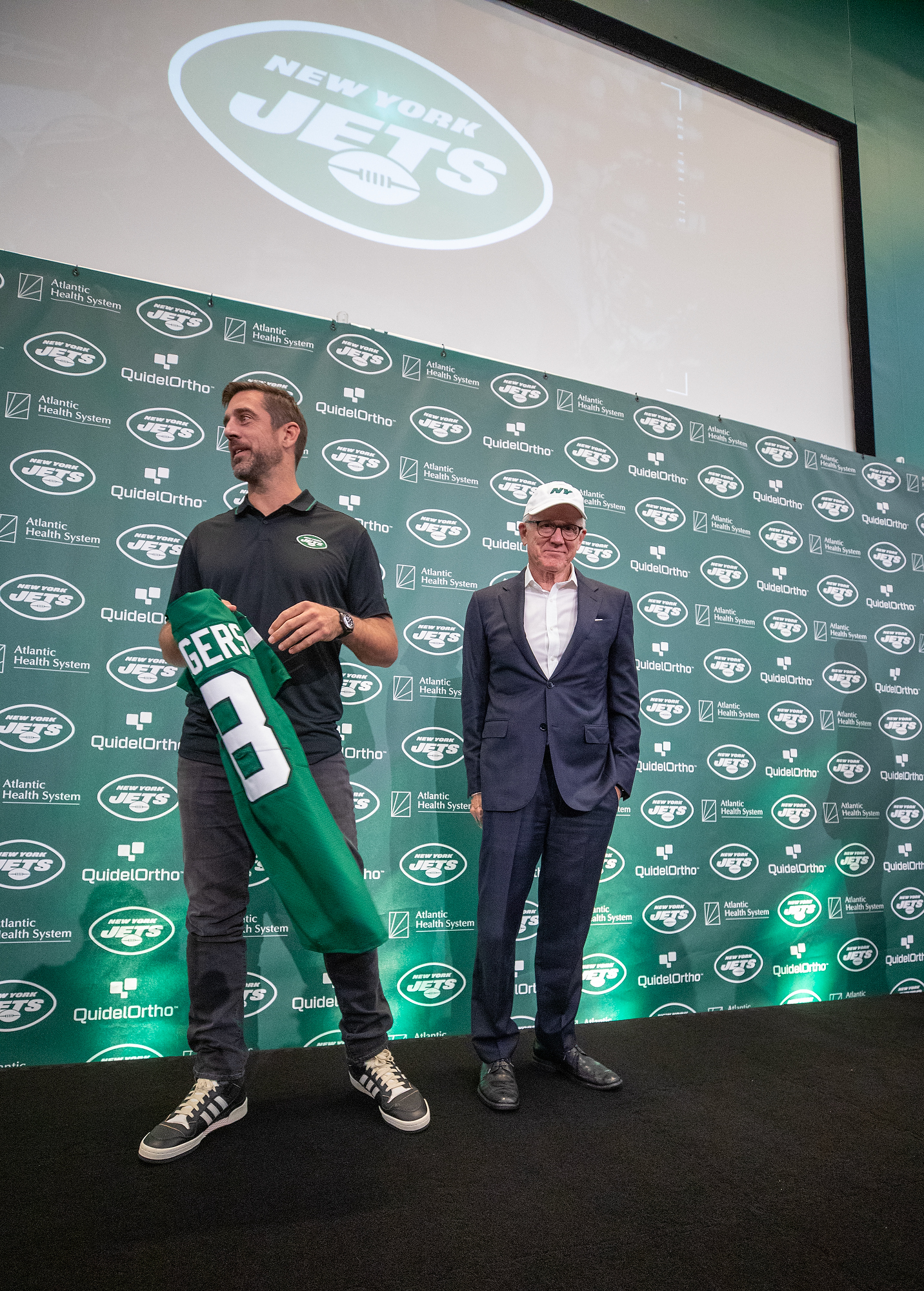 ClutchPoints on X: I noticed walking in this morning that the Super Bowl  III trophy is looking a little lonely. —Aaron Rodgers, at the Jets' press  conference.  / X