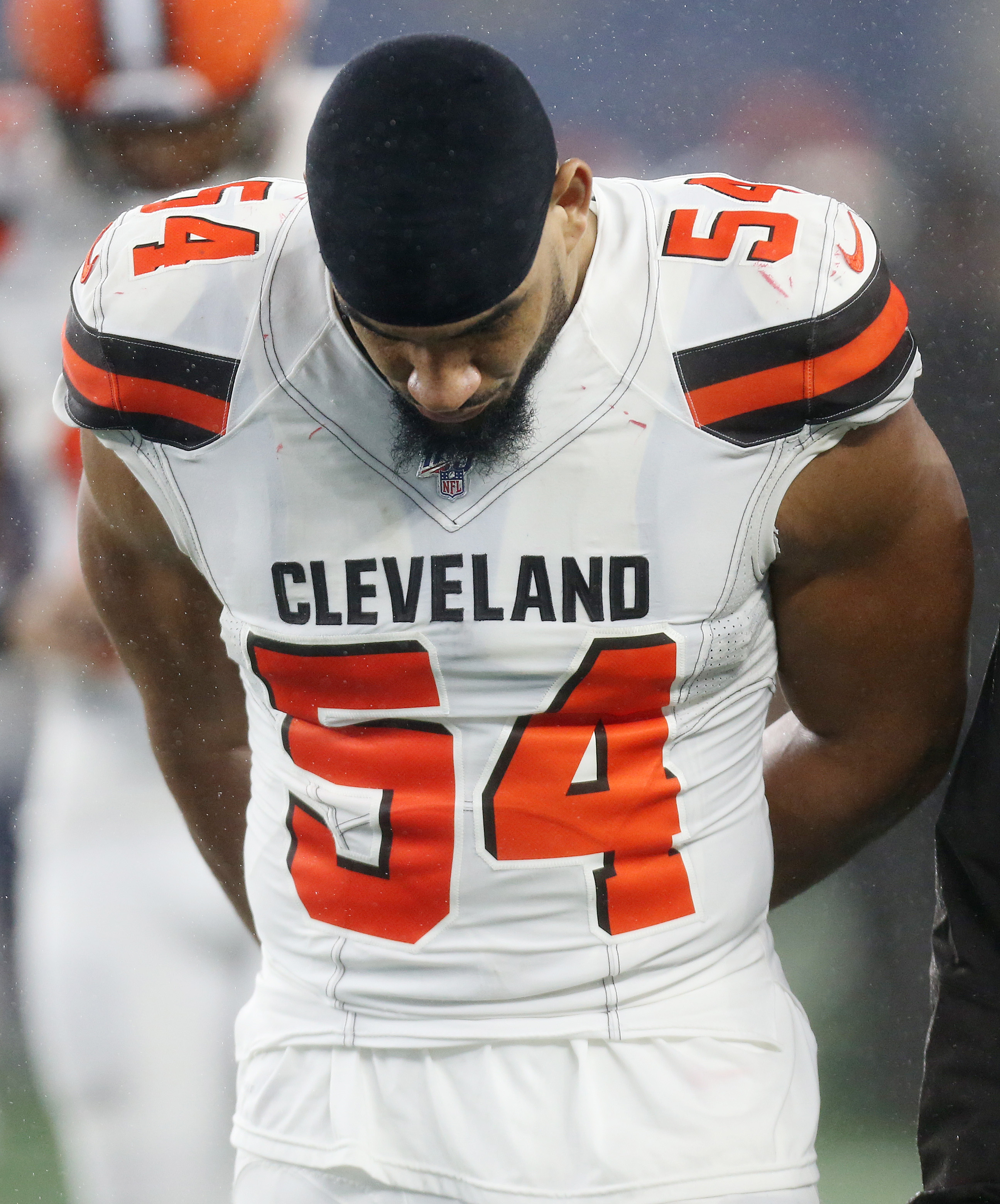 Browns renegotiate contract of defensive end Olivier Vernon